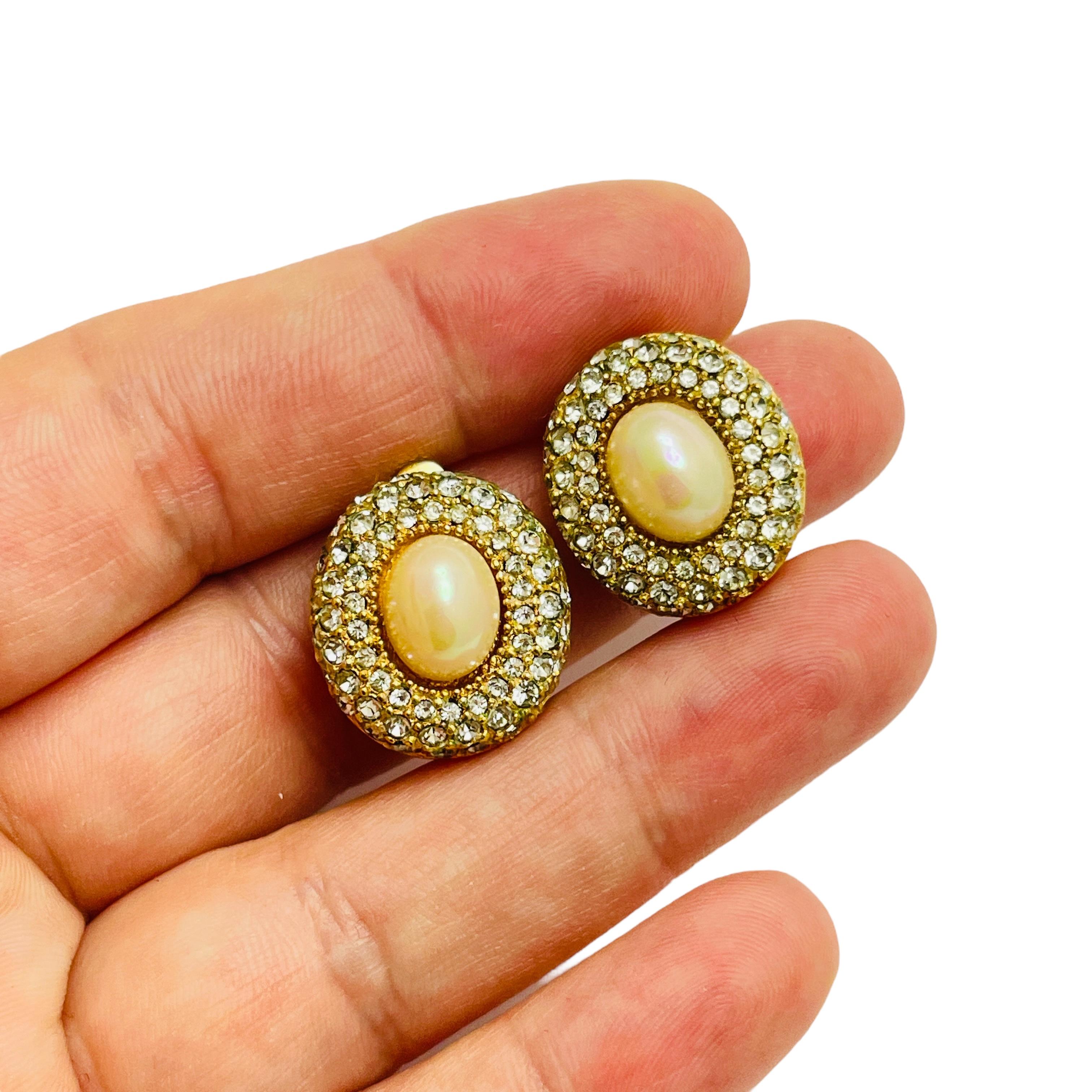 Women's Vintage CHRISTIAN DIOR gold plated crystal pearls designer runway clip earrings For Sale