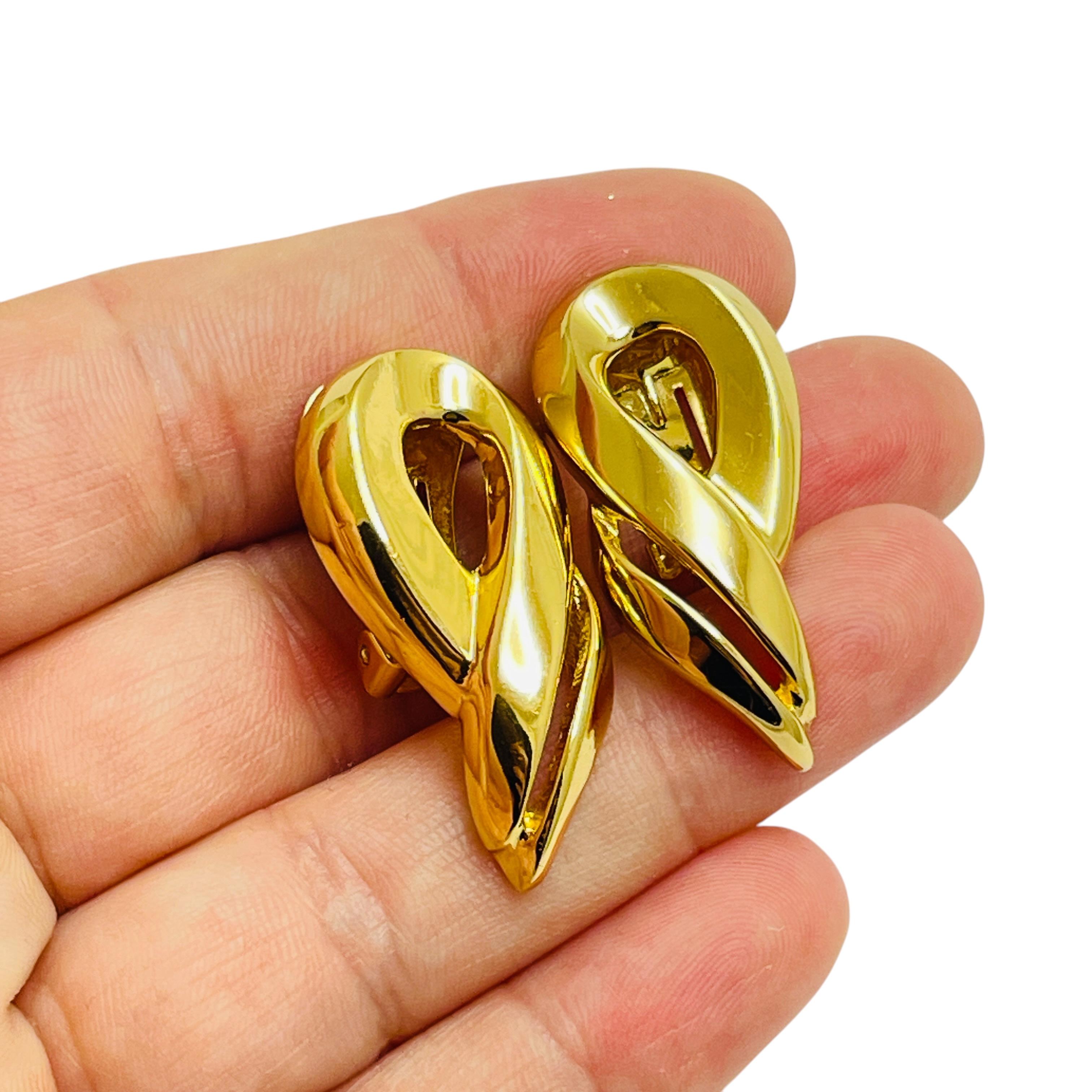Women's Vintage CHRISTIAN DIOR gold plated designer runway clip on earrings For Sale