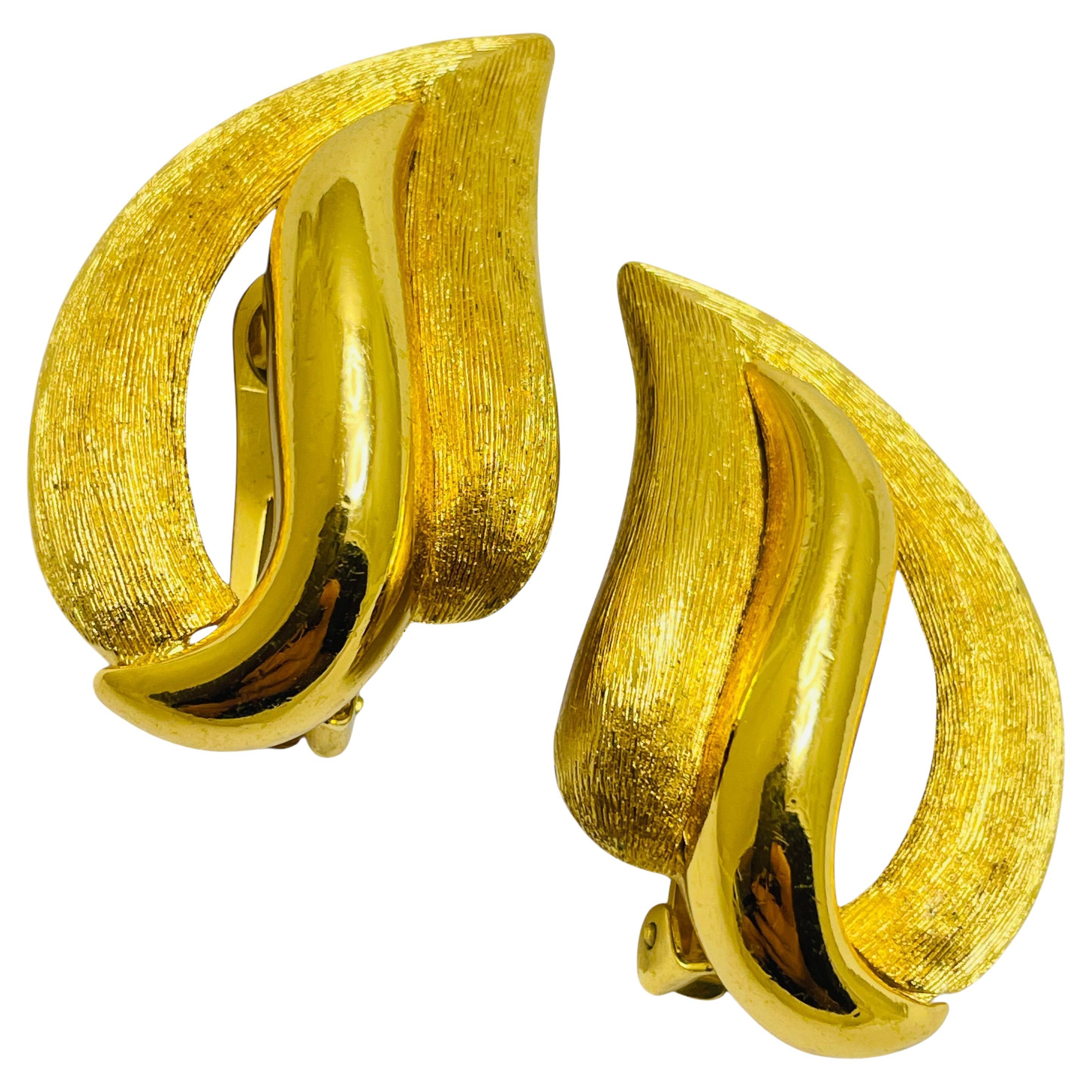 Vintage CHRISTIAN DIOR gold plated designer runway clip on earrings For Sale