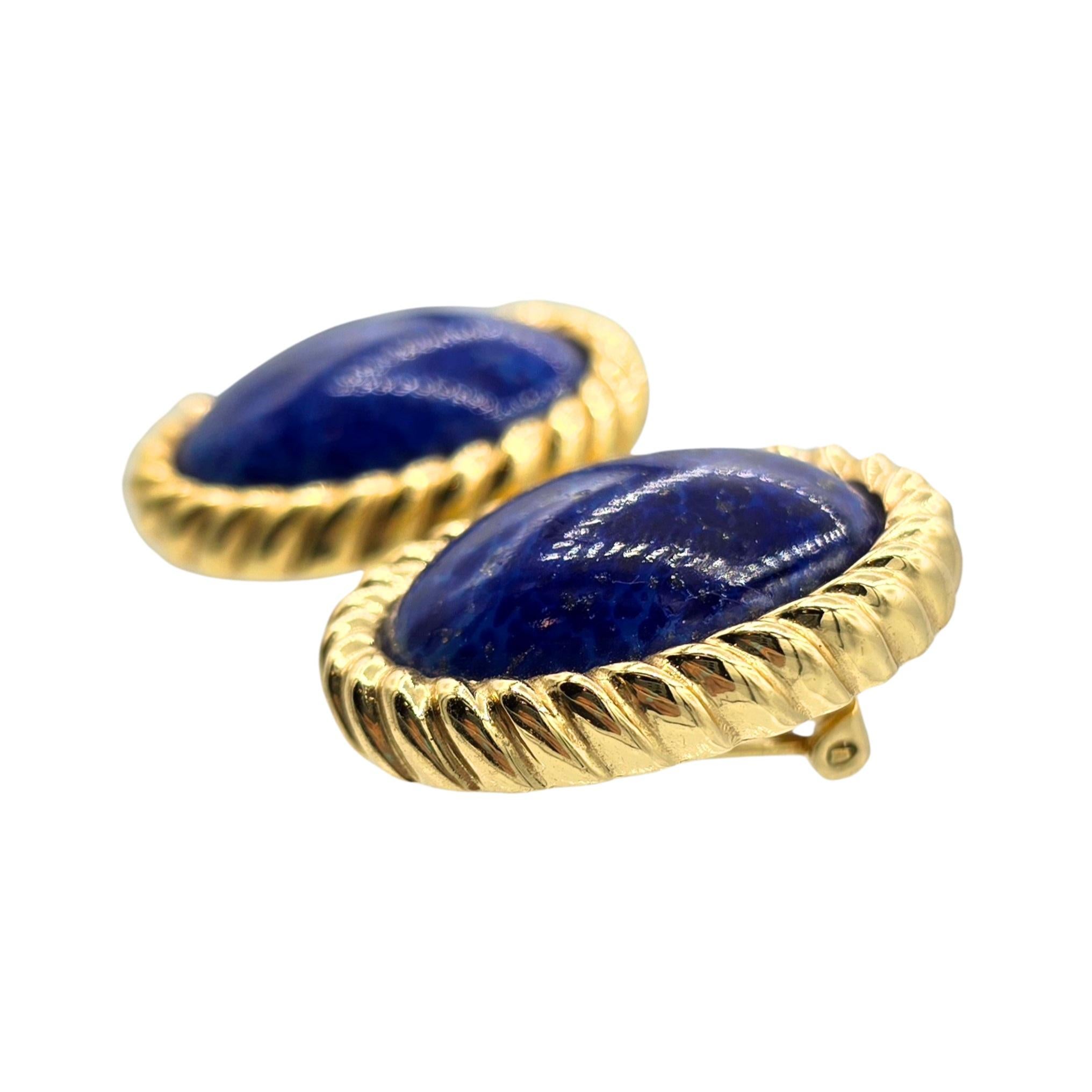 This is a beautiful pair of  vintage statement earrings from Christian Dior.  It has an oval lapis lazuli stone with a twisted rope detail border.

The Details:
Measurement: 32 x 25 mm
Material(s): Gold plated metal with lapis lazuli