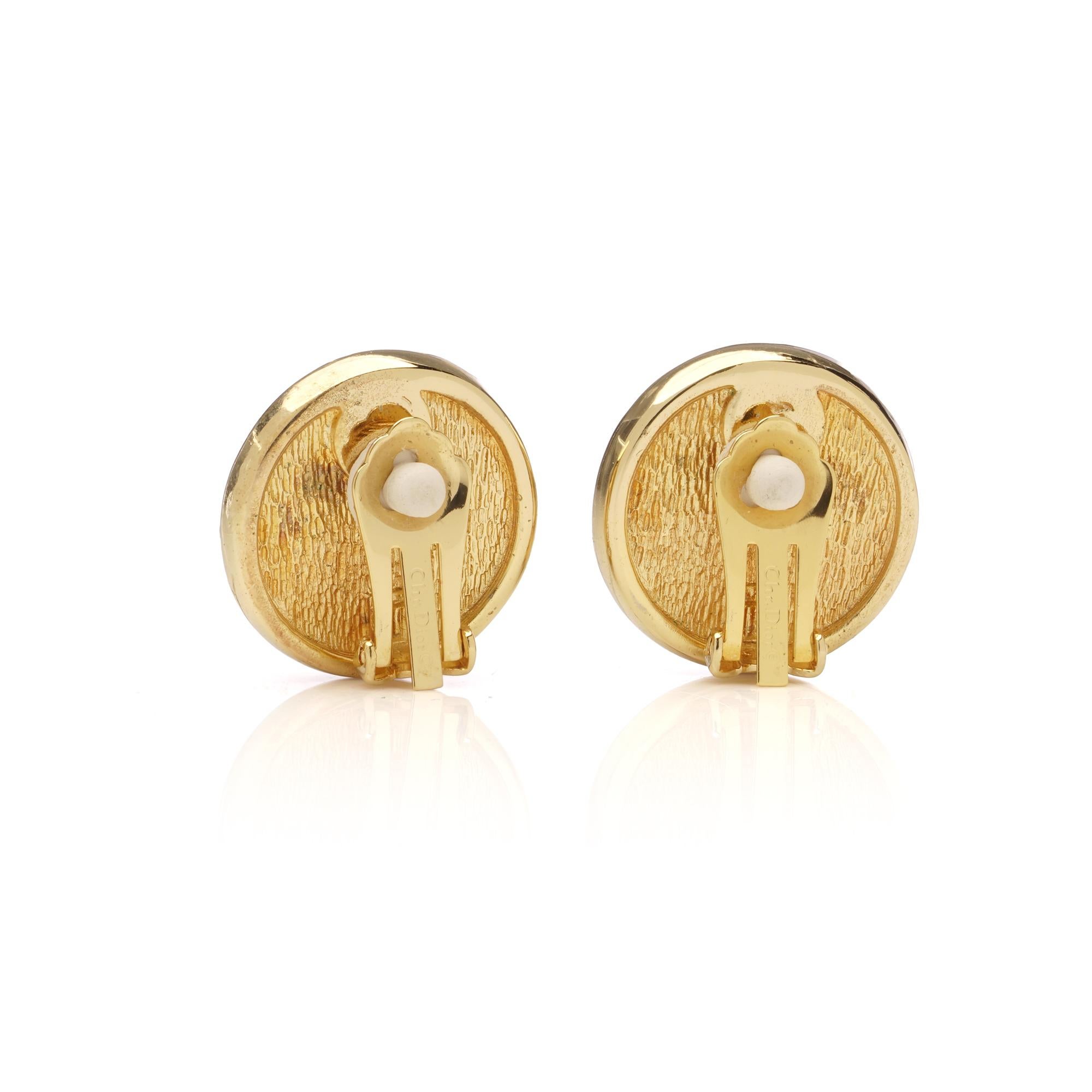 Vintage Christian Dior Gold-Plated Pearl Clip-On Earrings In Excellent Condition For Sale In Braintree, GB