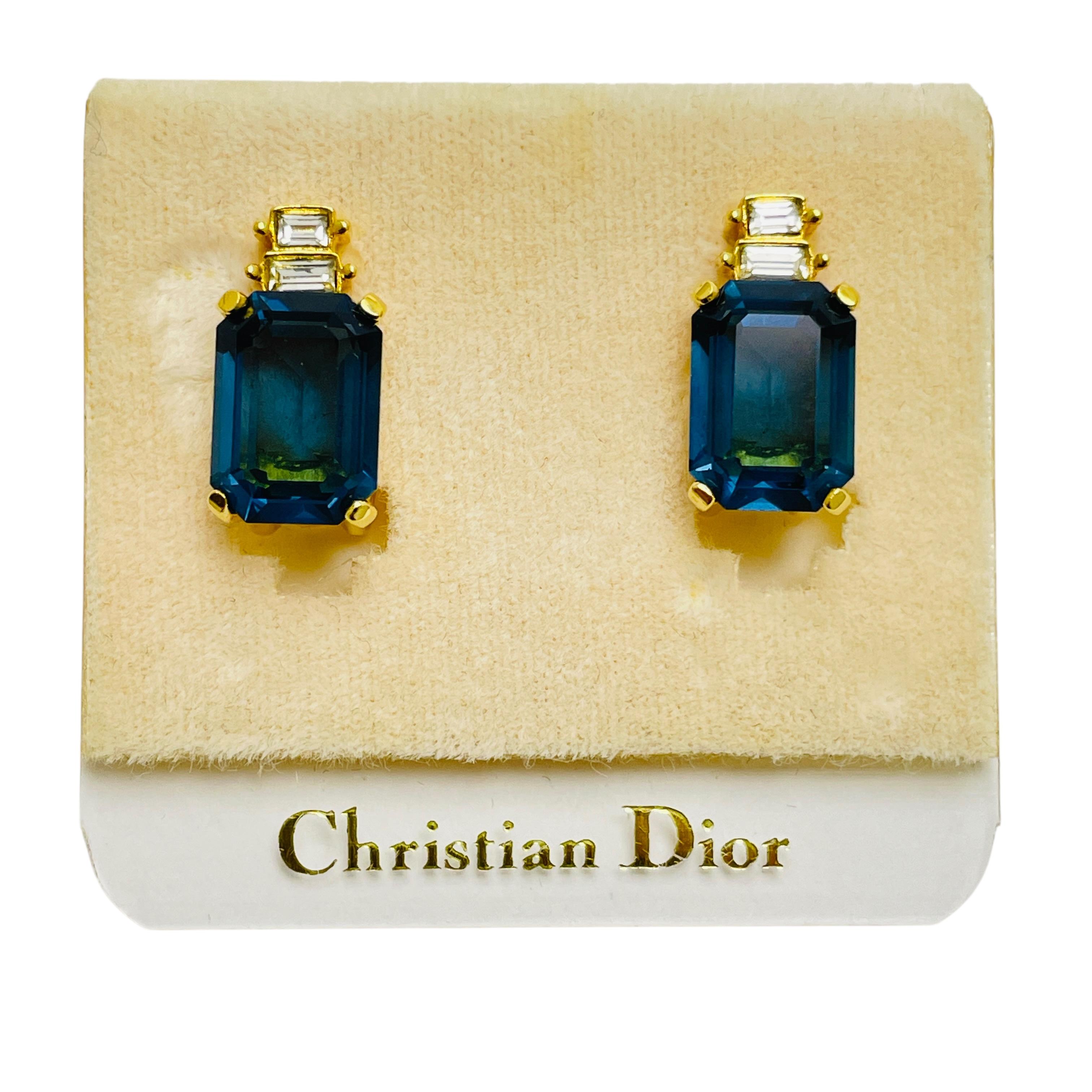 DETAILS

• signed CHRISTIAN DIOR

• gold plated with crystals 

• vintage designer runway earrings

MEASUREMENTS  

• 

CONDITION

•  excellent vintage condition with minimal signs of wear 

 

❤️❤️   VINTAGE DESIGNER JEWELRY   ❤️❤️