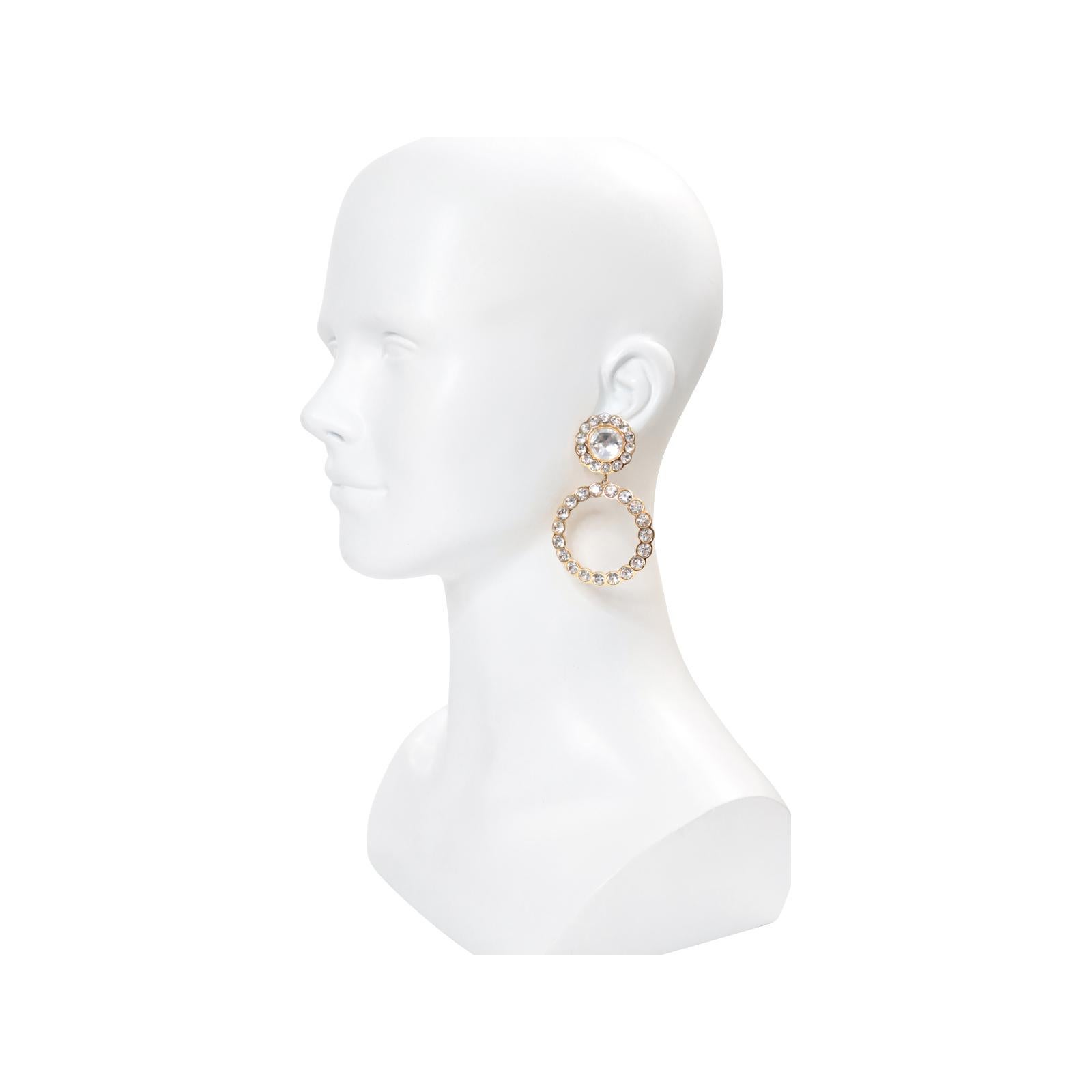 Goldfarbene Christian Dior Kristall-Ohrringe mit Tropfen, circa 1980er Jahre im Zustand „Gut“ im Angebot in New York, NY