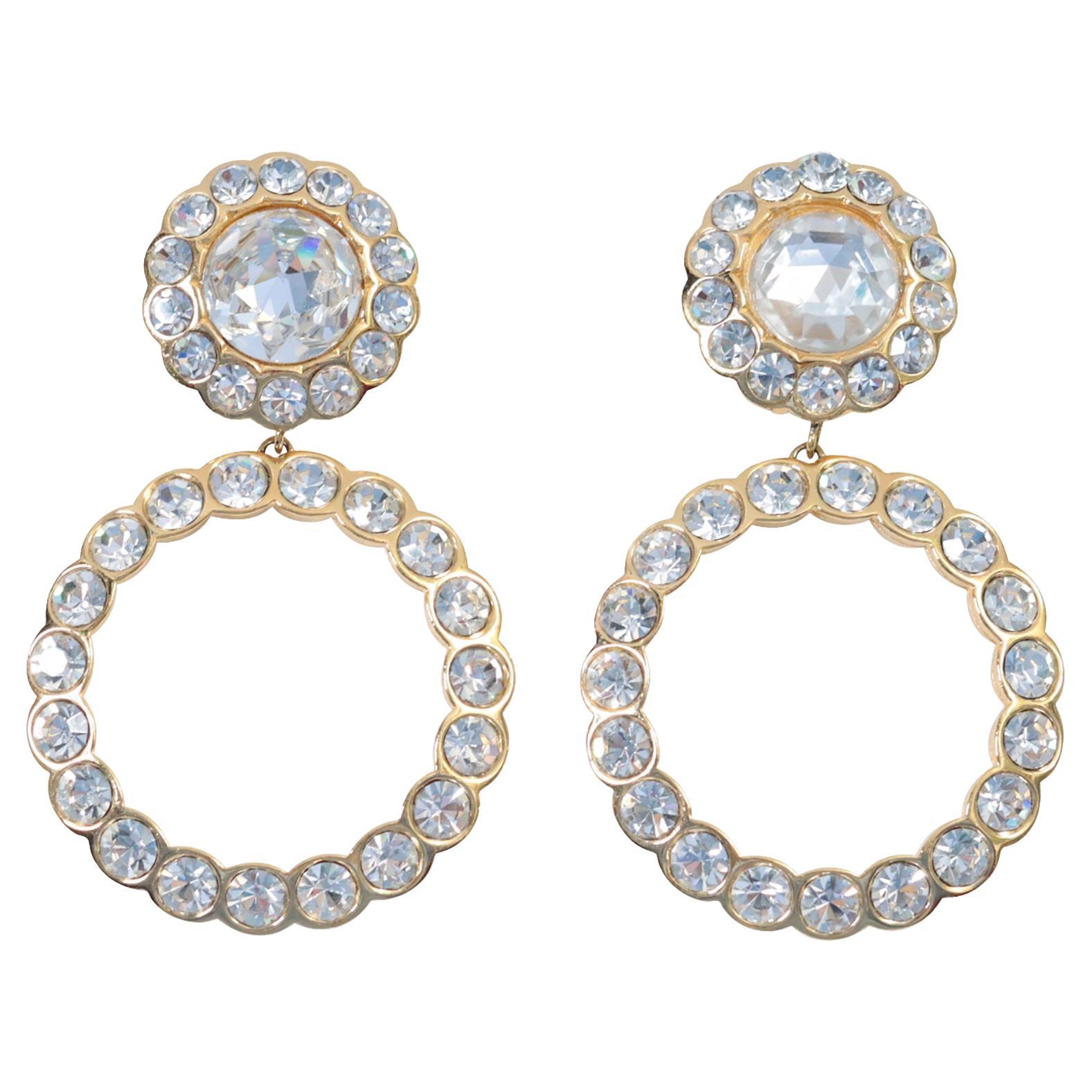 Orecchini a cerchio di cristallo a goccia in tonalità oro Christian Dior vintage, circa anni '80