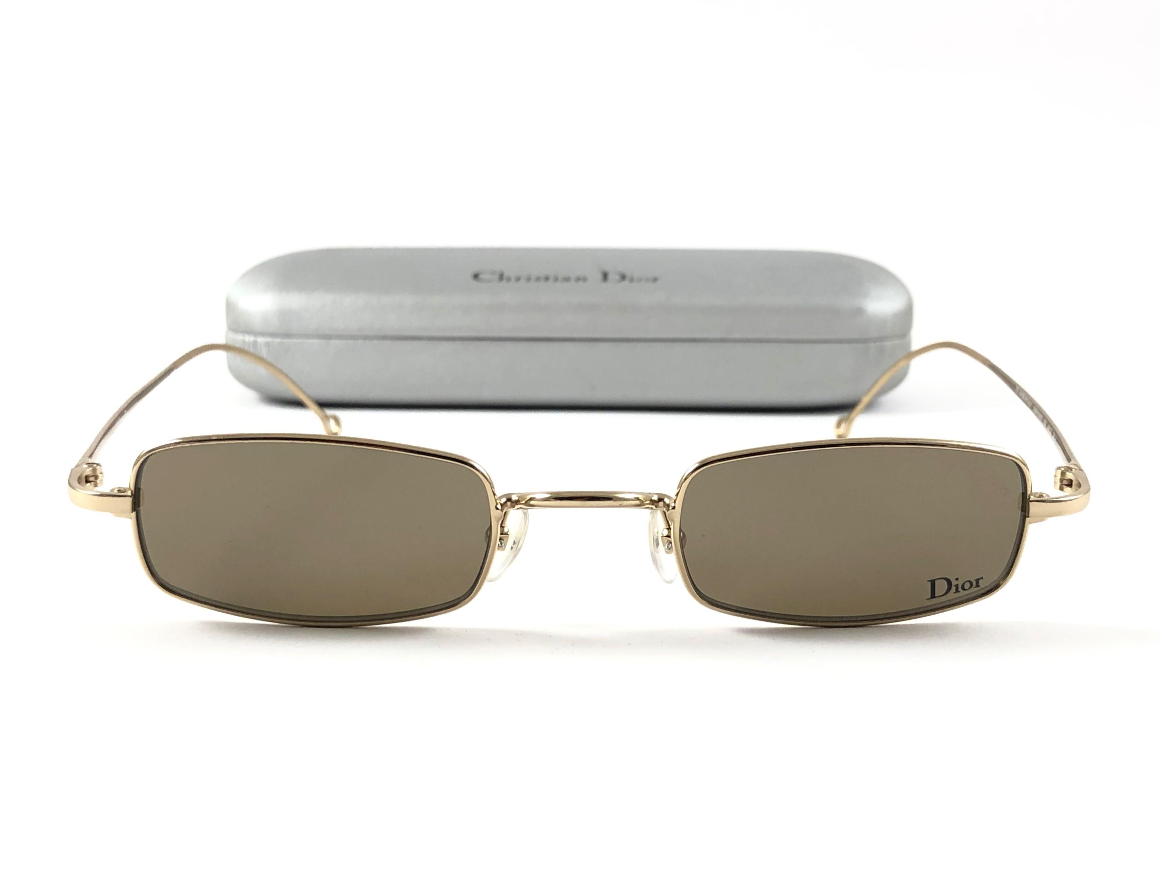 Gris Christian Dior HANOI 000 - Petites lunettes de soleil dorées vintage Y2K, années 2000 en vente