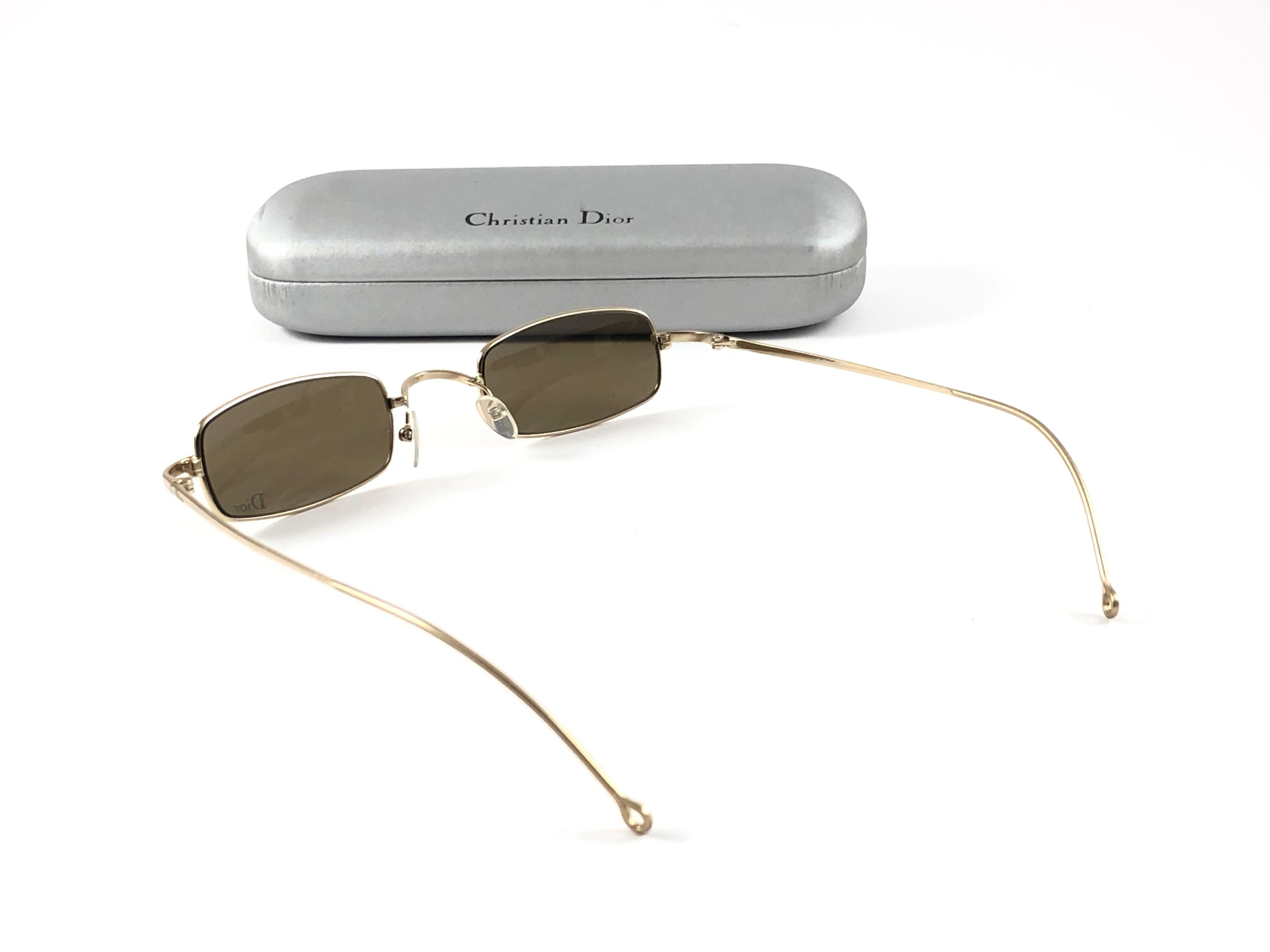 Christian Dior HANOI 000 - Petites lunettes de soleil dorées vintage Y2K, années 2000 Neuf - En vente à Baleares, Baleares