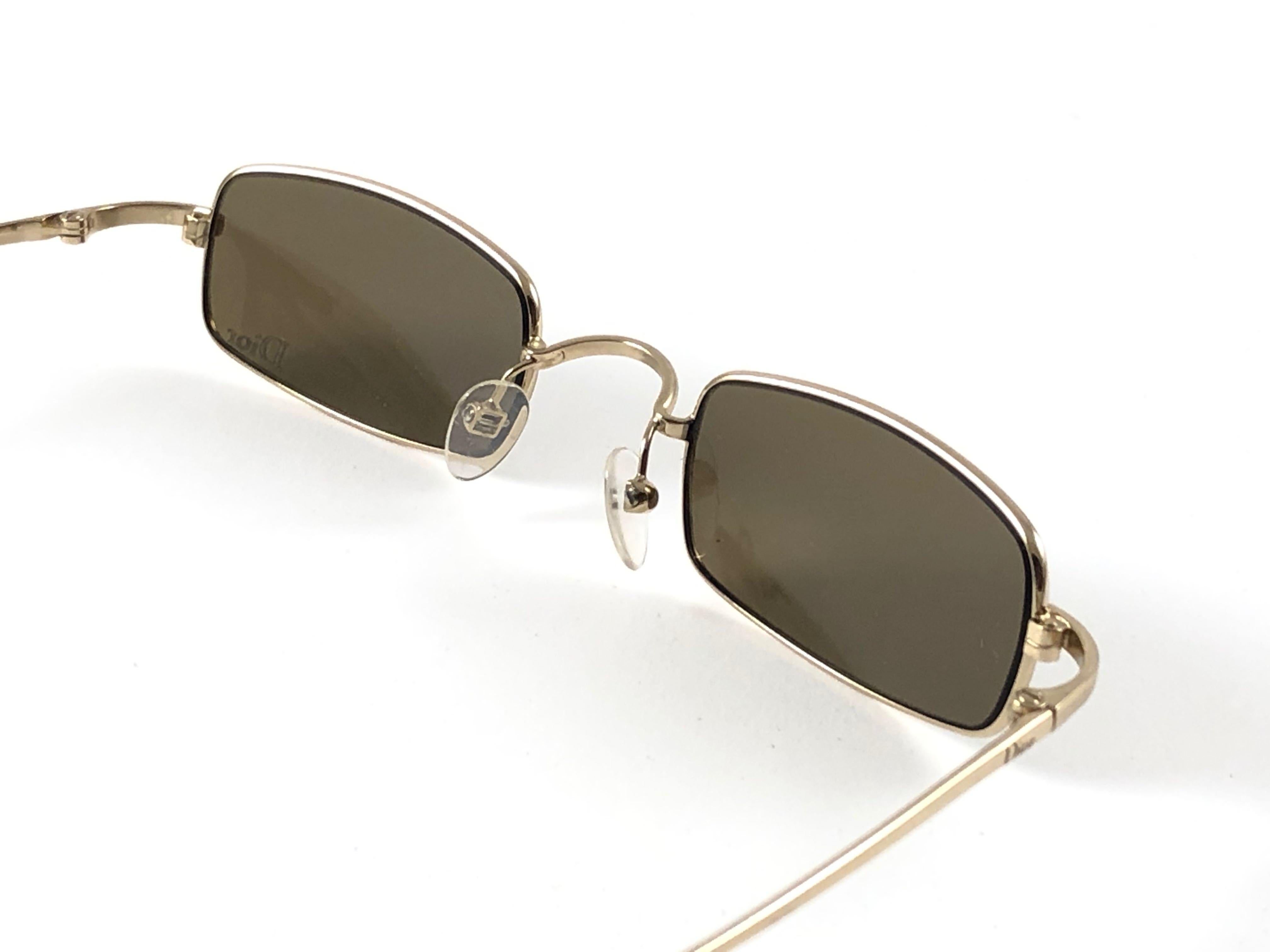 Christian Dior HANOI 000 - Petites lunettes de soleil dorées vintage Y2K, années 2000 Unisexe en vente