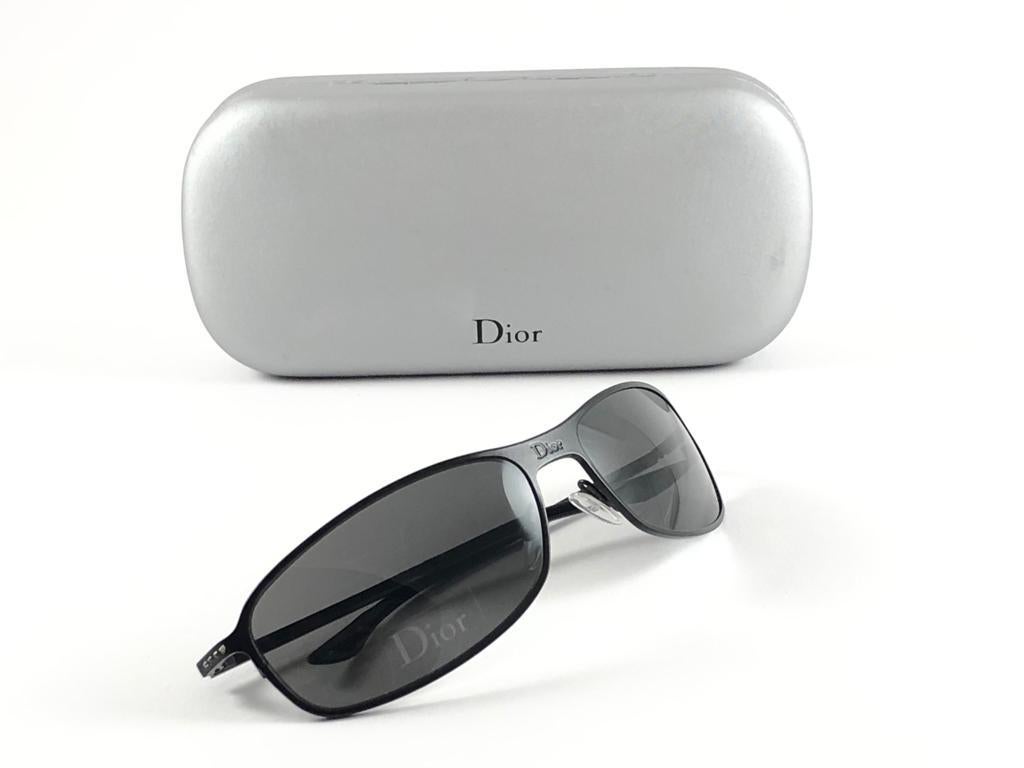 Christian Dior - Lunettes de soleil vintage Hard Dior grises à monture enveloppante Y2K, 2000 en vente 8