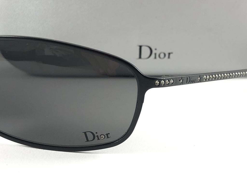 Christian Dior - Lunettes de soleil vintage Hard Dior grises à monture enveloppante Y2K, 2000 en vente 9