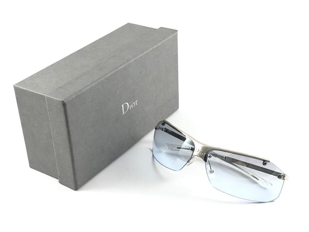 Women's or Men's Vintage Christian Dior HIT Light Blue Lens Wrap Sunglasses Fall 2000 Y2K For Sale