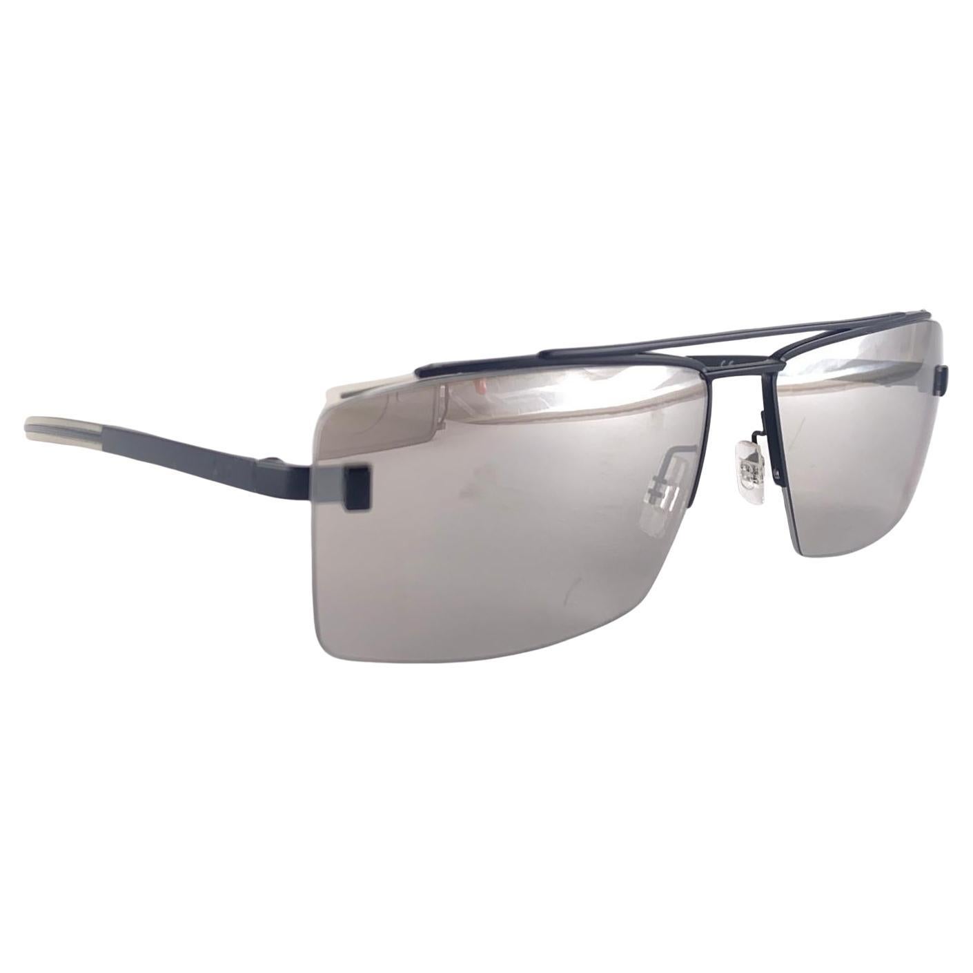 

Neu Vintage Christian Dior Homme Sonnenbrille halbe Rahmen mit Silber Spiegel Gläser 
Starker und beeindruckender Rahmen. Ein Must Have Stück! 
Dieser Artikel kann kleinere Abnutzungserscheinungen aufgrund der Lagerung aufweisen. 



Hergestellt