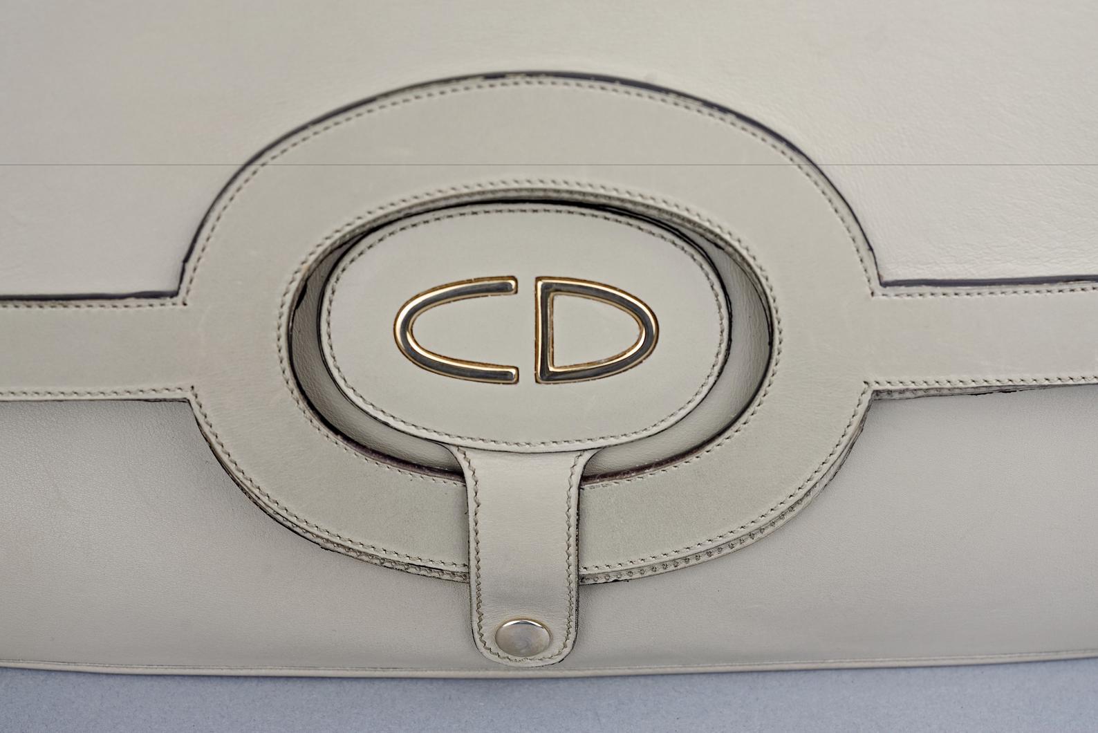 Vintage CHRISTIAN DIOR Logo Foldable Envelope Leather Clutch Bag In Good Condition In Kingersheim, Alsace