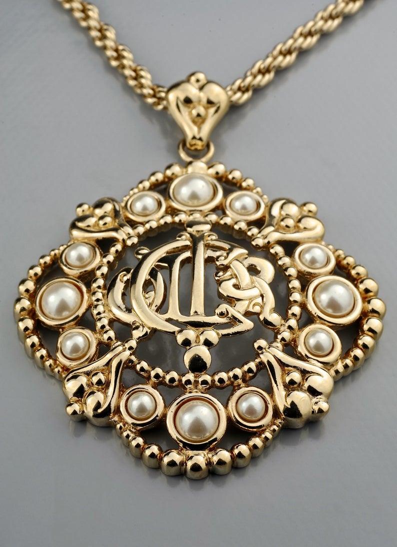 Vintage CHRISTIAN DIOR Logo Insignia Pearl Medallion Necklace 1