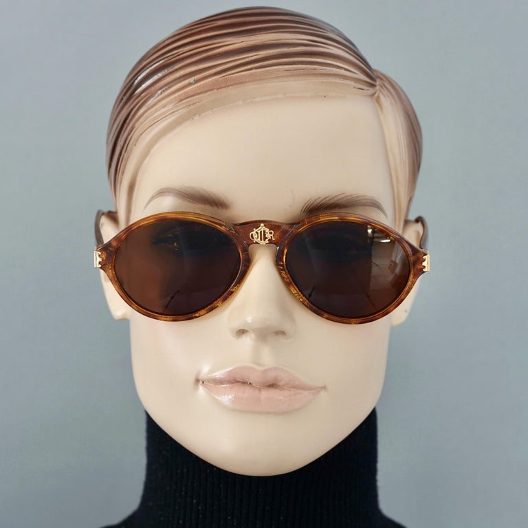 
Vintage CHRISTIAN DIOR Logo Insignia Tortoiseshell Sunglasses

Measurements:
Height: 1.81 inches (4.6 cm)
Horizontal Width: 5.24 inches (13.3 cm)
Arms: 4.76 inches (12.1 cm)

Features:
- 100% Authentic Vintage CHRISTIAN DIOR. 
- Faux tortoiseshell