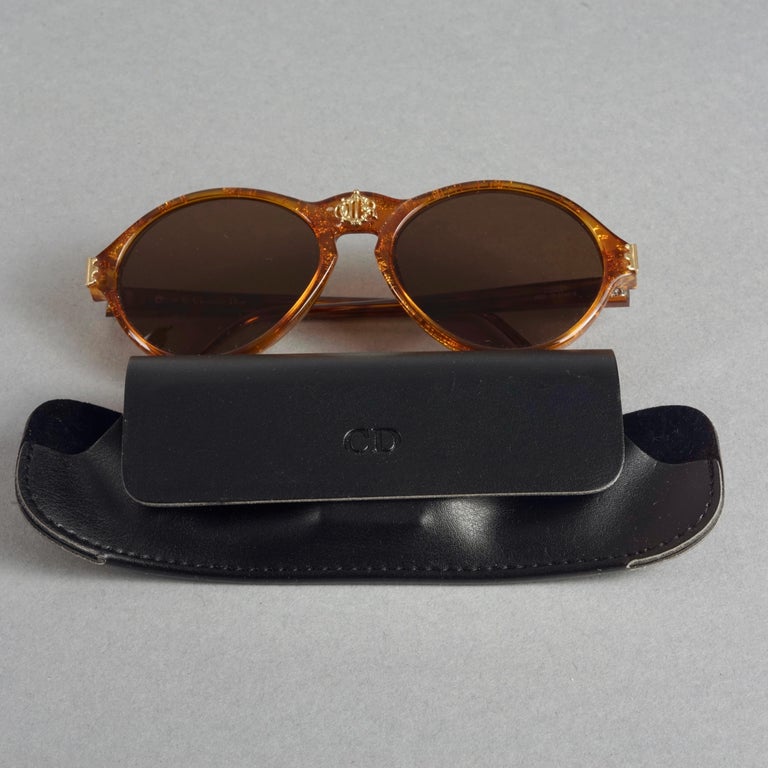 Vintage CHRISTIAN DIOR Logo Insignia Tortoiseshell Sunglasses In Excellent Condition For Sale In Kingersheim, Alsace