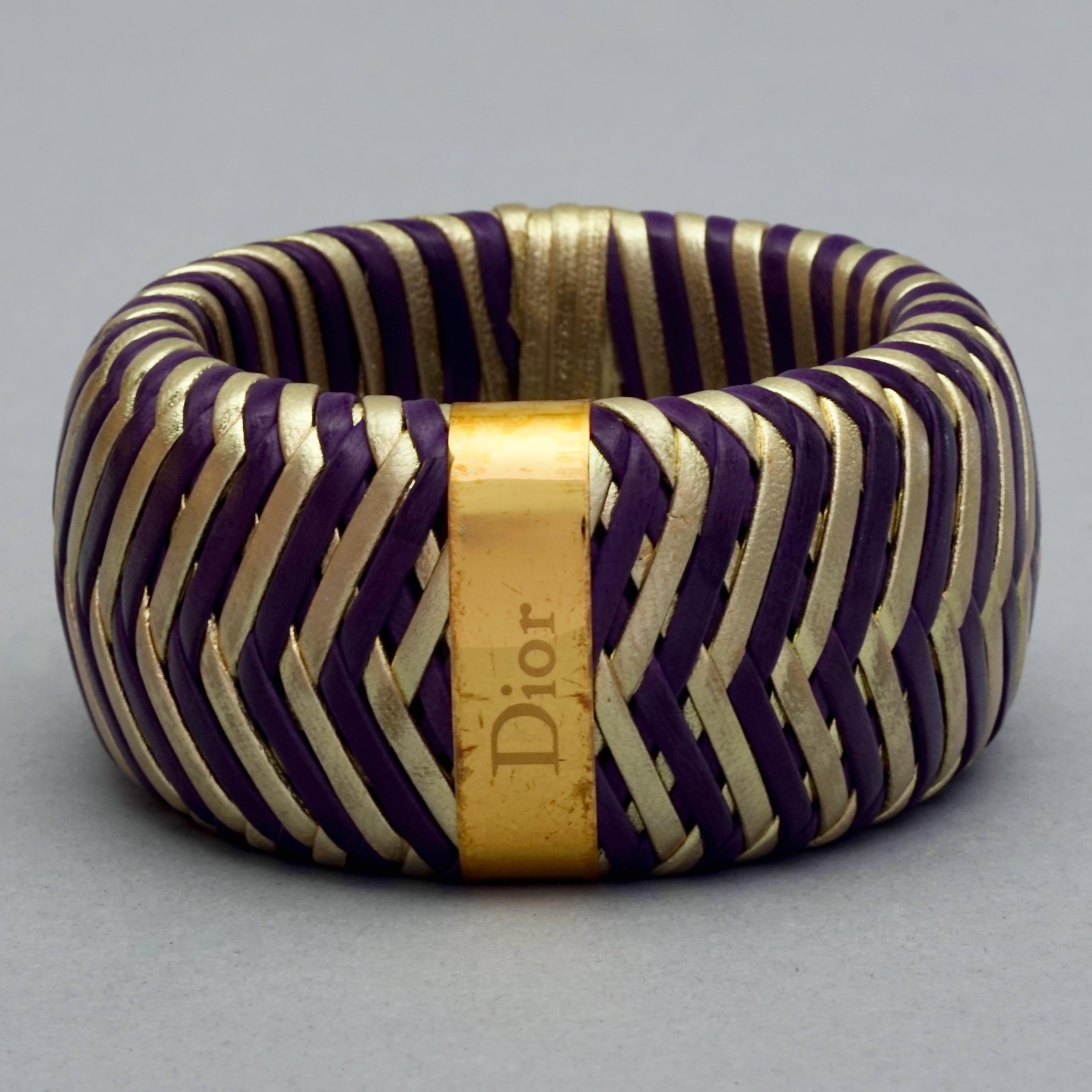 Vintage CHRISTIAN DIOR Logo Woven Contrasting Leather Cuff Bracelet In Good Condition For Sale In Kingersheim, Alsace