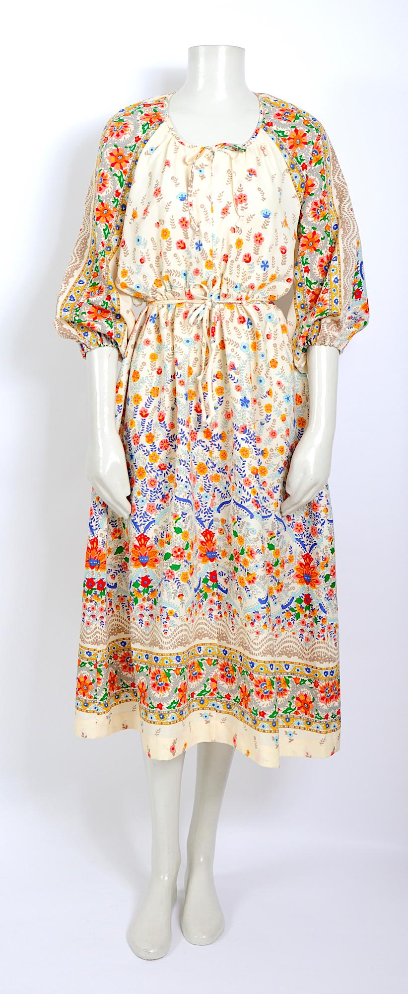 Rare vintage Christian Dior lounge wear boho/hippy colorful floral dress.
Size M - Unlined - Front zip closure - Material polyester
Measurements taken flat:
Ua to Ua 22inch/56cm(x2) - Waist 20inch/51cm(x2) - Hip free - Total length  48inch/122cm
