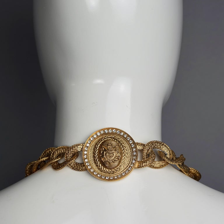 Vintage CHRISTIAN DIOR Medallion Crest Chunky Chain Necklace Belt In Excellent Condition For Sale In Kingersheim, Alsace