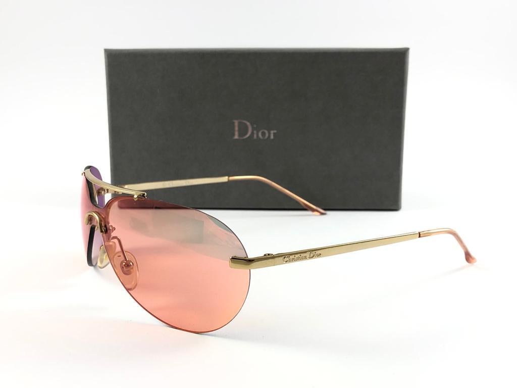 Vintage Christian Dior Bubble Wrap Sunglasses From 2000's Dior by Galliano.

Made in Austria.
 
This piece show minor sign of wear due to  storage.

ront : 13.5 cms

Lens Height : 4.2 cms

Lens Width : 13.5 cms 