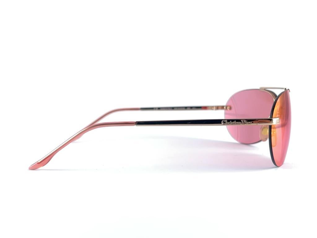 Vintage Christian Dior Mini Aviator Pink Bubble Wrap Sunglasses Fall 2000 Y2K In Good Condition For Sale In Baleares, Baleares