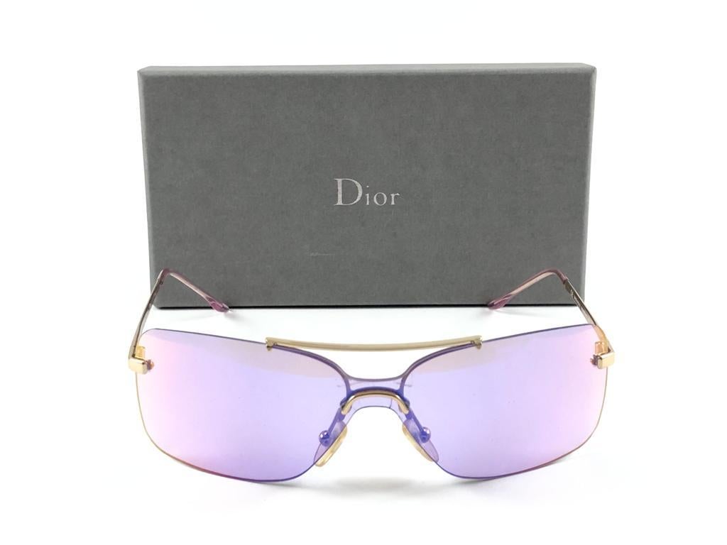 Vintage Christian Dior MINI MOTARD sporting iridescent purple lenses Wrap Sunglasses Fall 2000 by Galliano.

Made in Austria.
 
This piece show minor sign of wear due to  storage.

Front : 14 cms

Lens Height : 4 cms

Lens Width : 14 cms