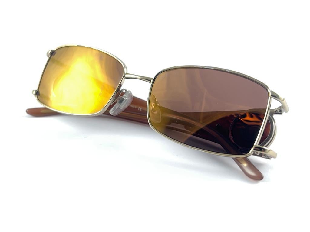 Vintage Versace  Mod1131 Sleek Gold Frame 2000'S Sunglasses Italy Y2K For Sale 7