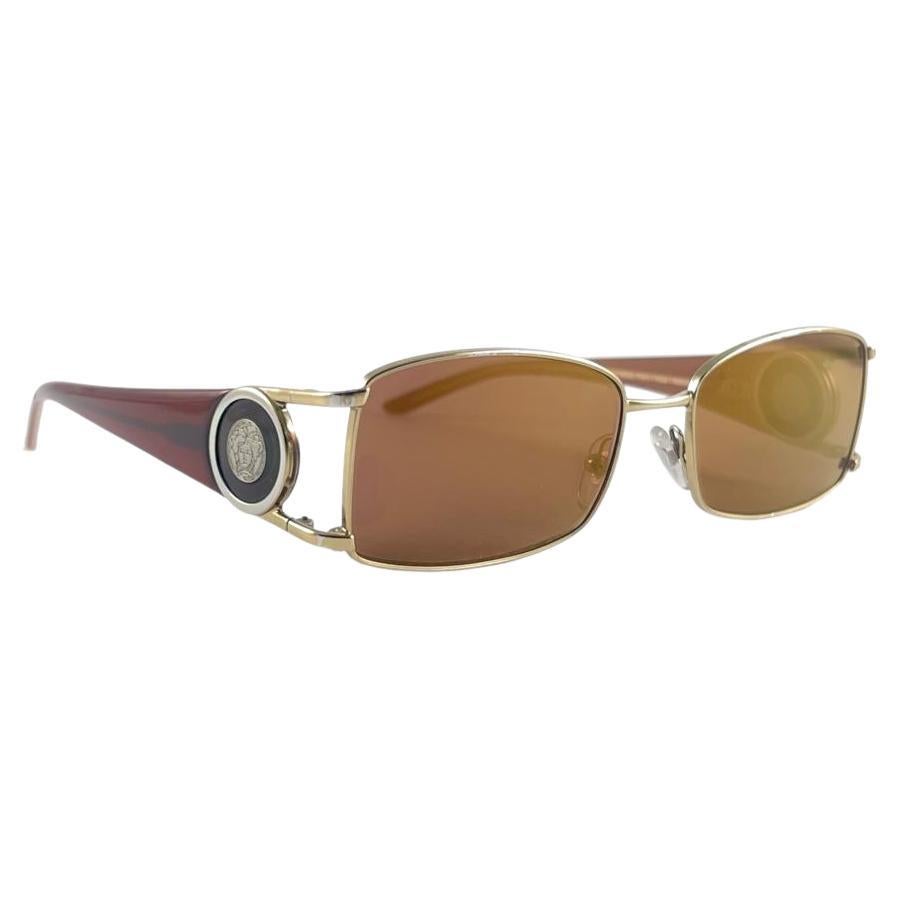 Vintage Versace  Mod1131 Sleek Gold Frame 2000'S Sunglasses Italy Y2K For Sale