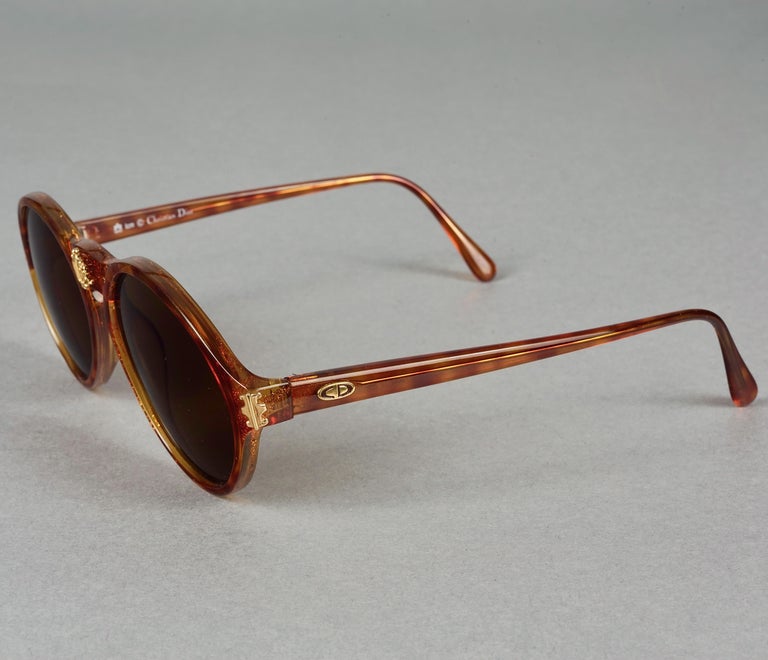 Vintage CHRISTIAN DIOR Monogram Insignia Tortoiseshell Sunglasses In Excellent Condition For Sale In Kingersheim, Alsace