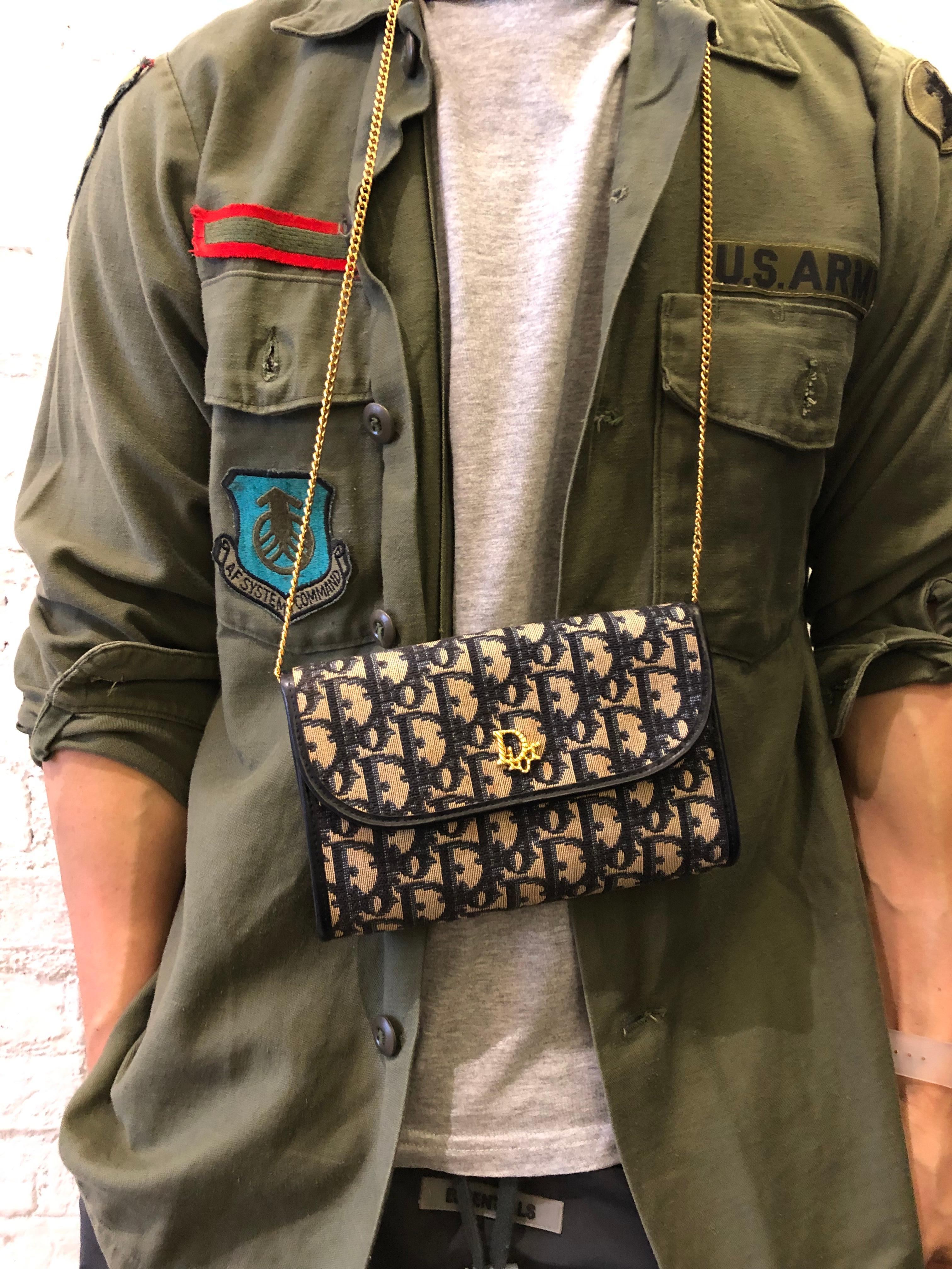 CHRISTIAN DIOR Marineblaue Trotter-Jacquard-Kette Tasche mit Kette im Zustand „Gut“ im Angebot in Bangkok, TH