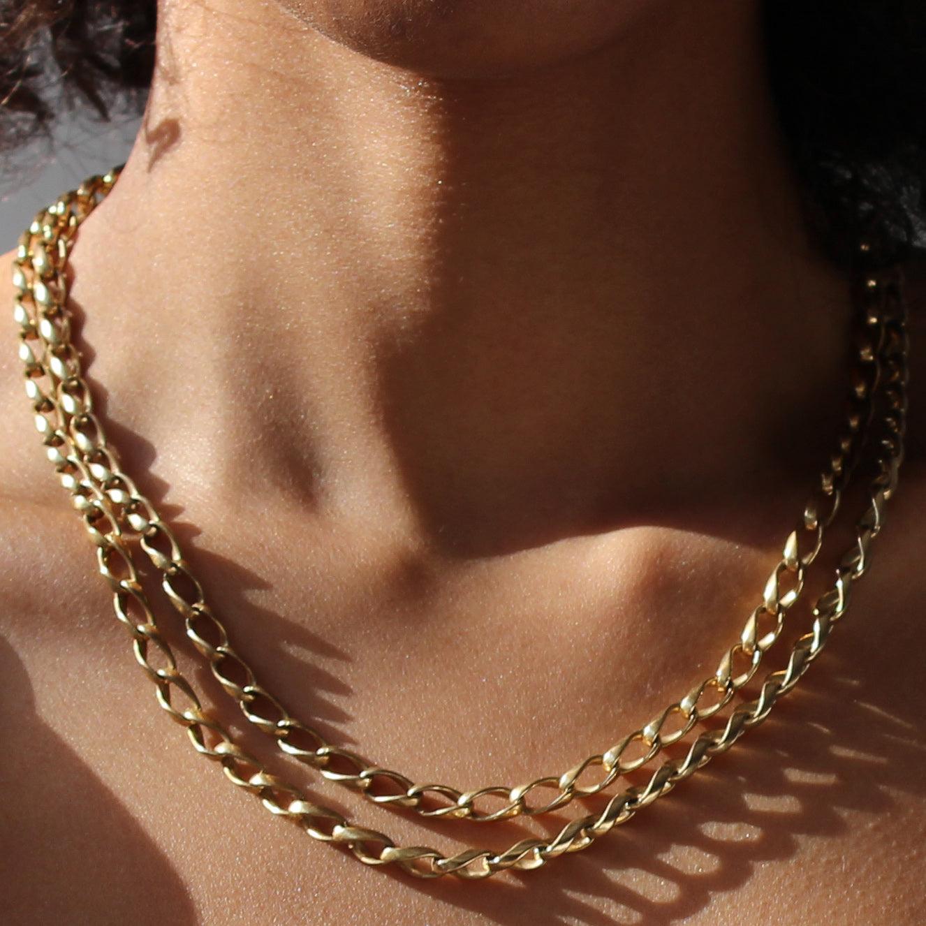 Christian Dior Vintage 1970s Necklace

A super versatile timeless cable chain from the Dior 70s archive. Crafted in Germany from high quality gold plated metal, at over 35 inches, this necklace can be worn long or doubled up for impact.

The
