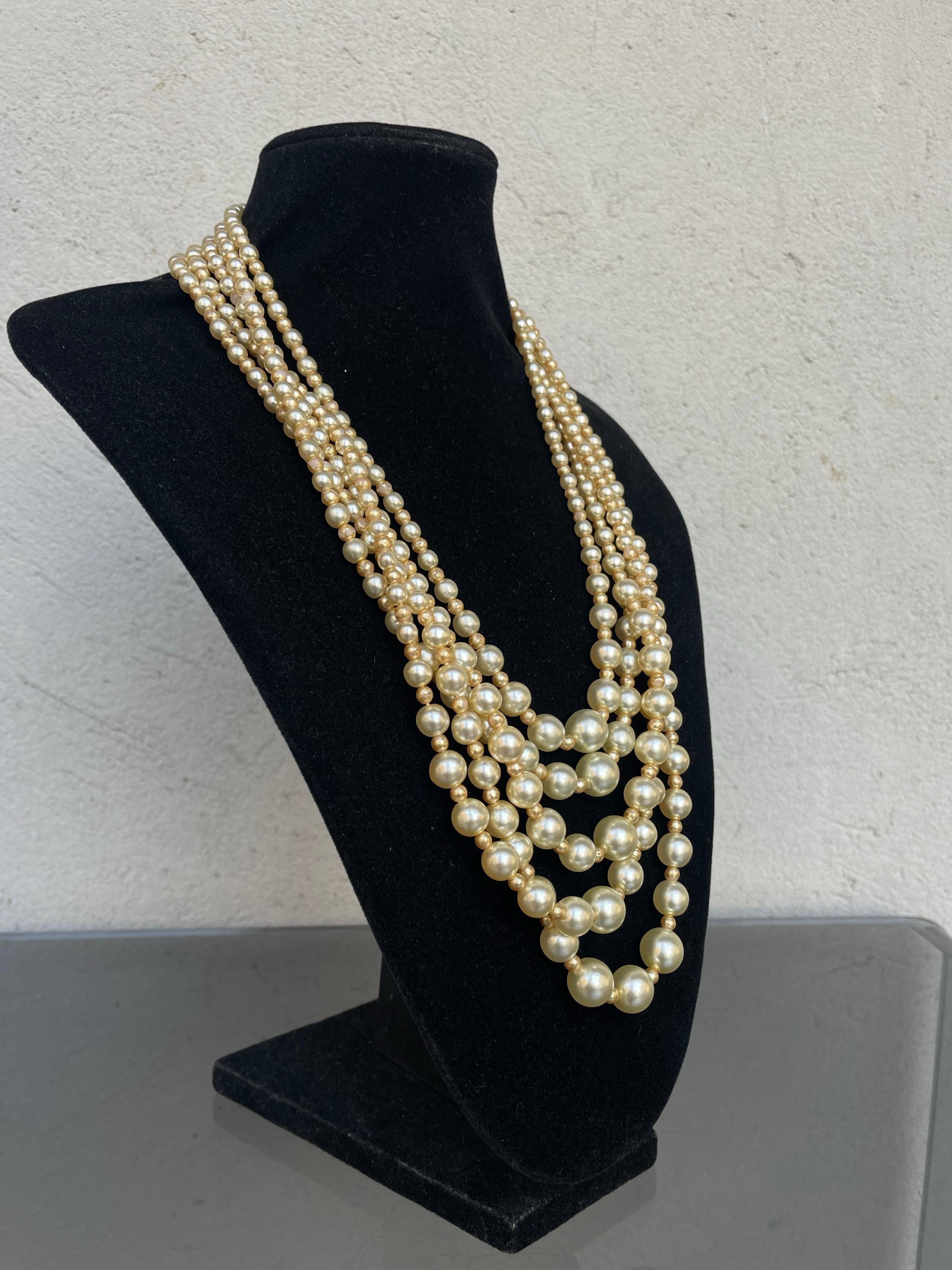 Beige Collier vintage Christian Dior en perles. en vente