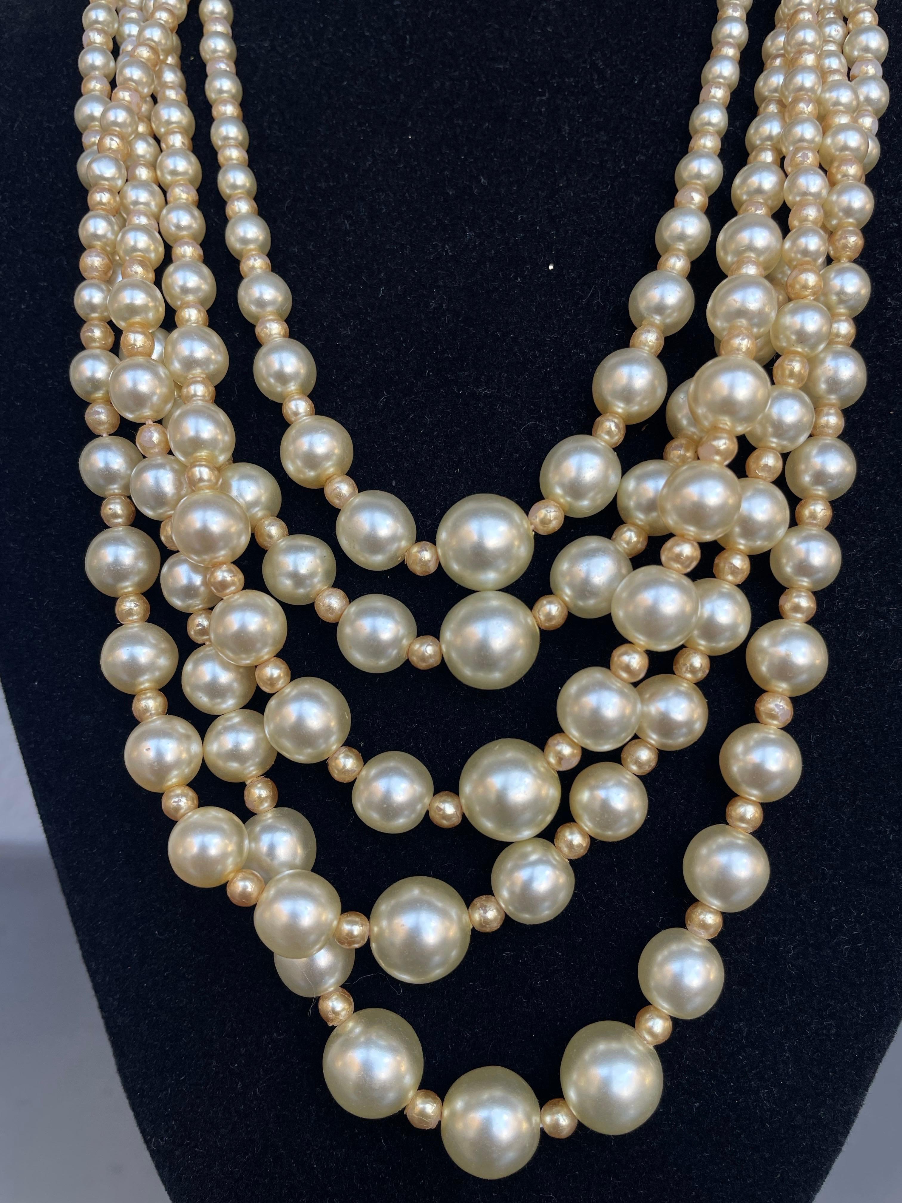 Collier vintage Christian Dior en perles. Unisexe en vente