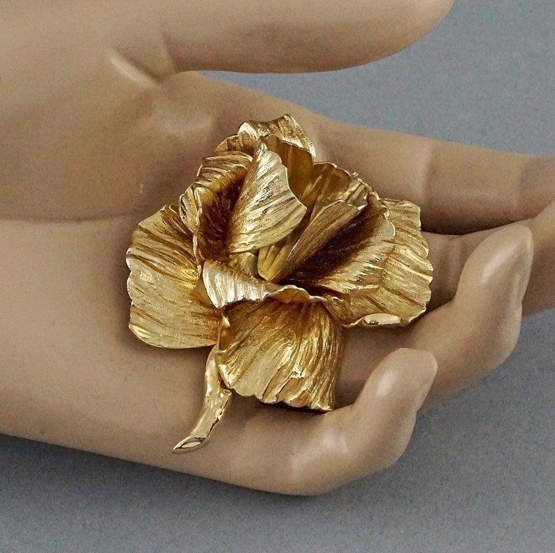 Vintage CHRISTIAN DIOR Rose Textured 3 Dimensional Brooch 2