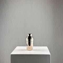 Caja de talco redonda de chapa de plata "Veneno" vintage de Christian Dior, años 80