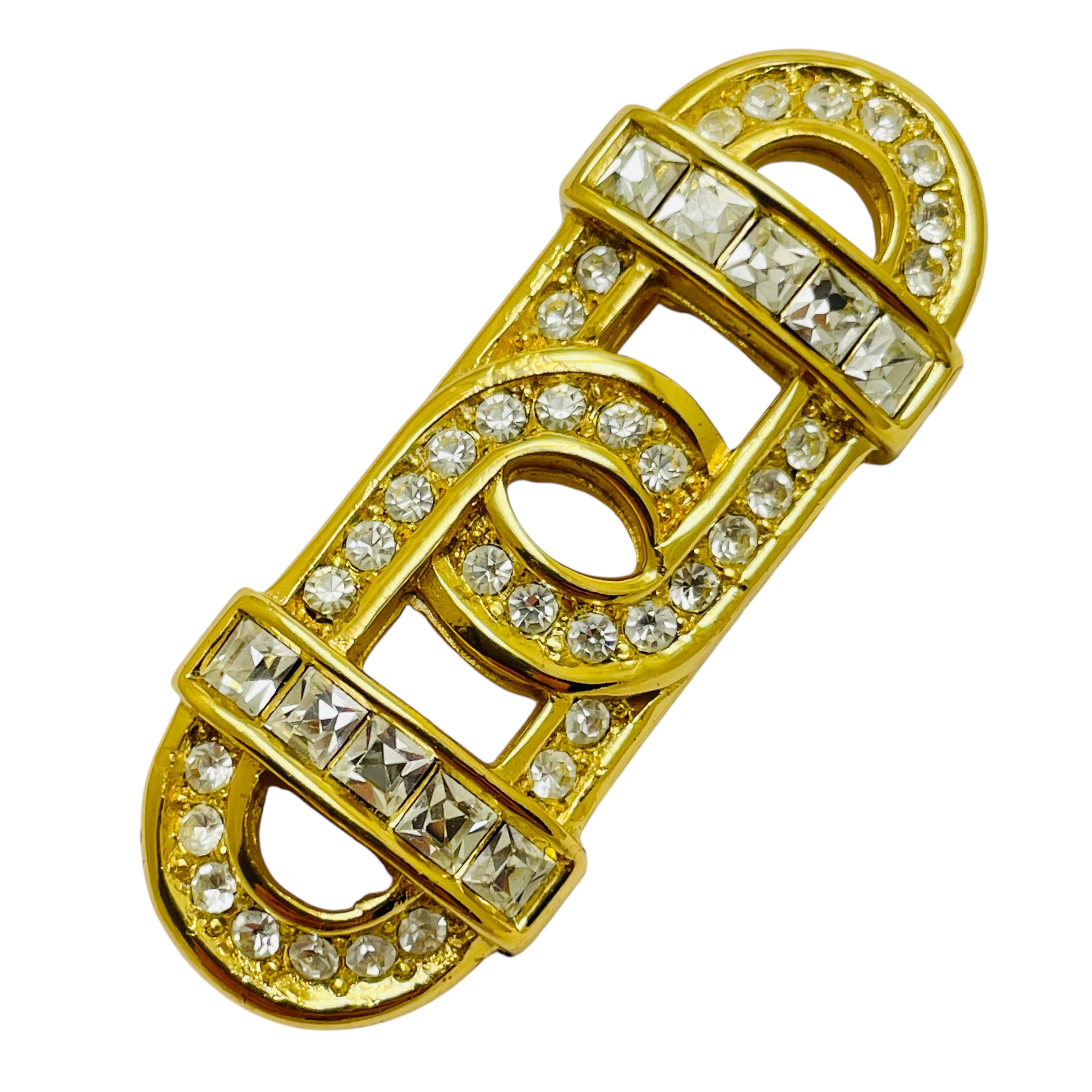 DETAILS

- • ohne Vorzeichen CHRISTIAN DIOR

- • vergoldet mit Kristallen 

- • Vintage-Designer-Laufsteg-Brosche

MASSNAHMEN  

- • 

CONDIT

- •  ausgezeichneter Vintage-Zustand mit minimalen Gebrauchsspuren 

 

❤️❤️   VINTAGE-DESIGNER-SCHMUCK  