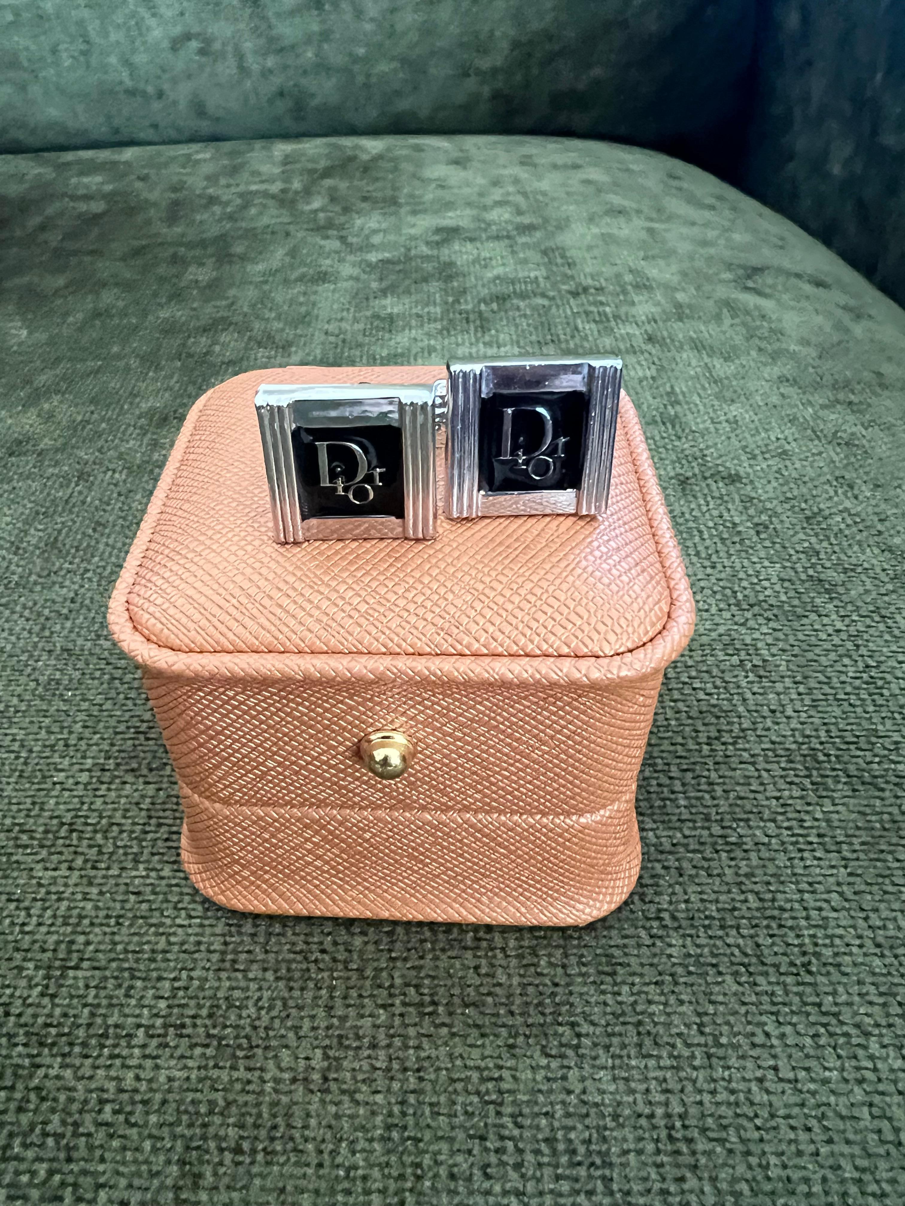 Art déco Boutons de manchette vintage Christian Dior Silver Plated Circa 1970 In Bochic Case en vente