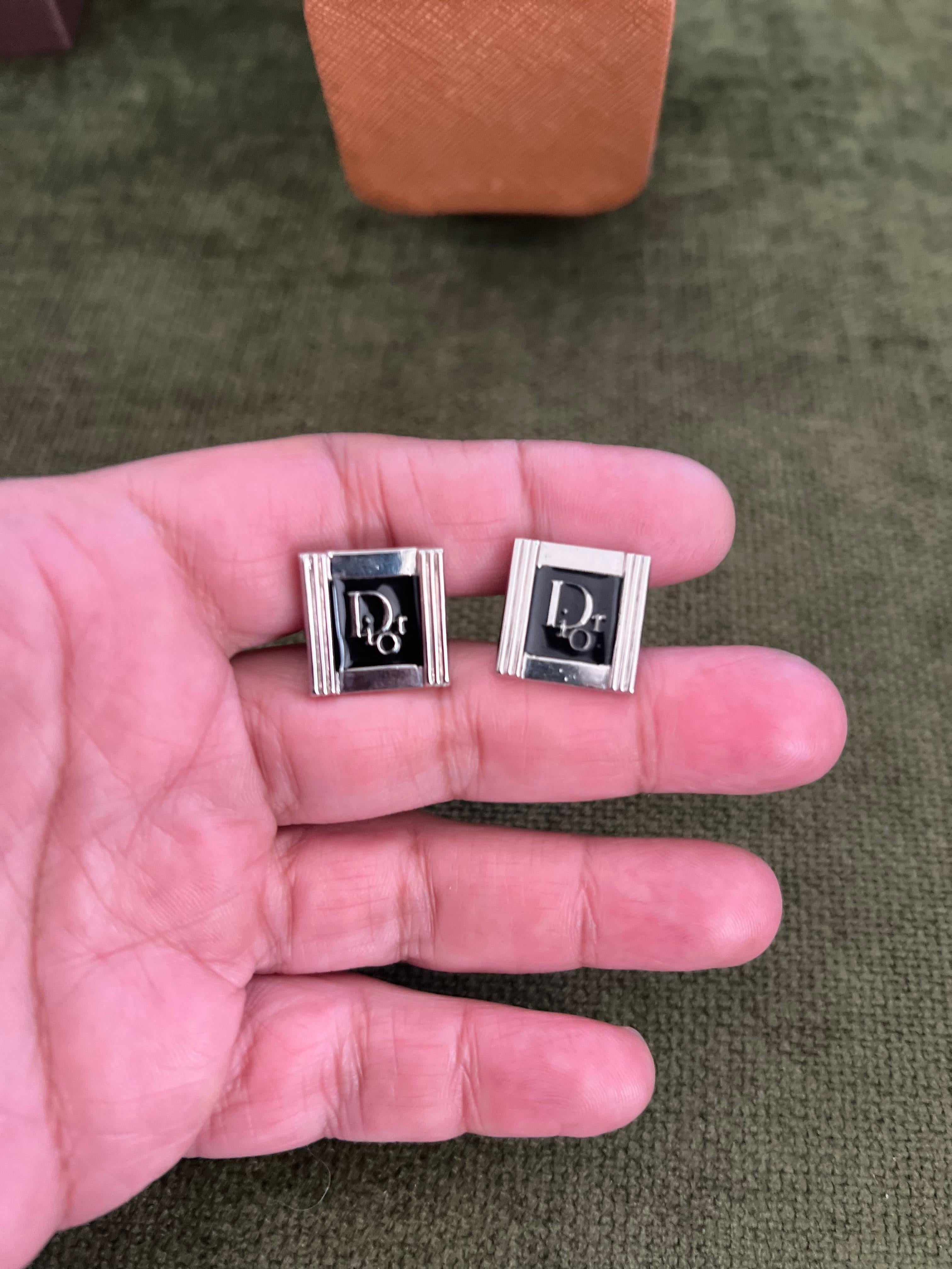 Boutons de manchette vintage Christian Dior Silver Plated Circa 1970 In Bochic Case Unisexe en vente