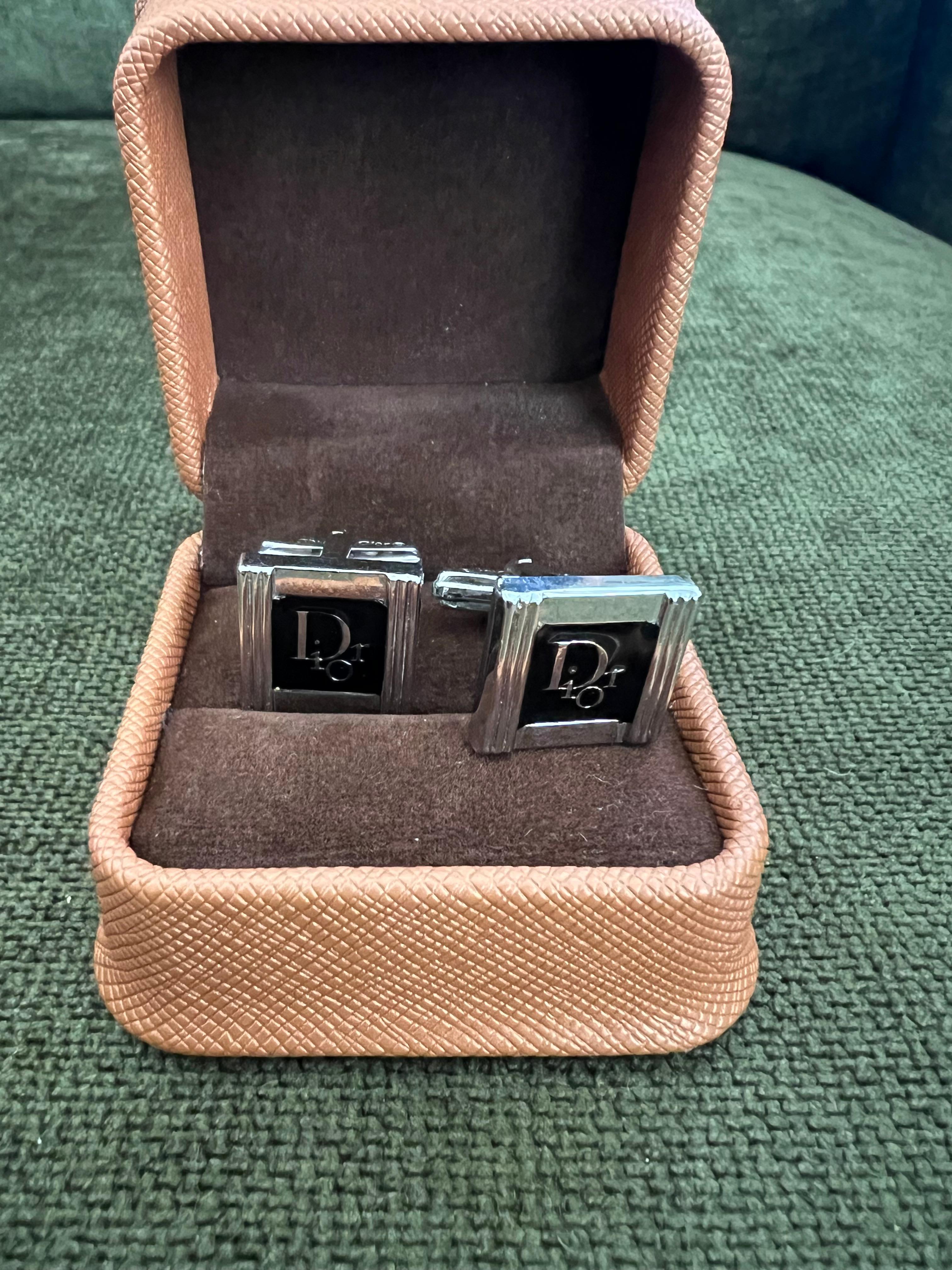 Boutons de manchette vintage Christian Dior Silver Plated Circa 1970 In Bochic Case en vente 3