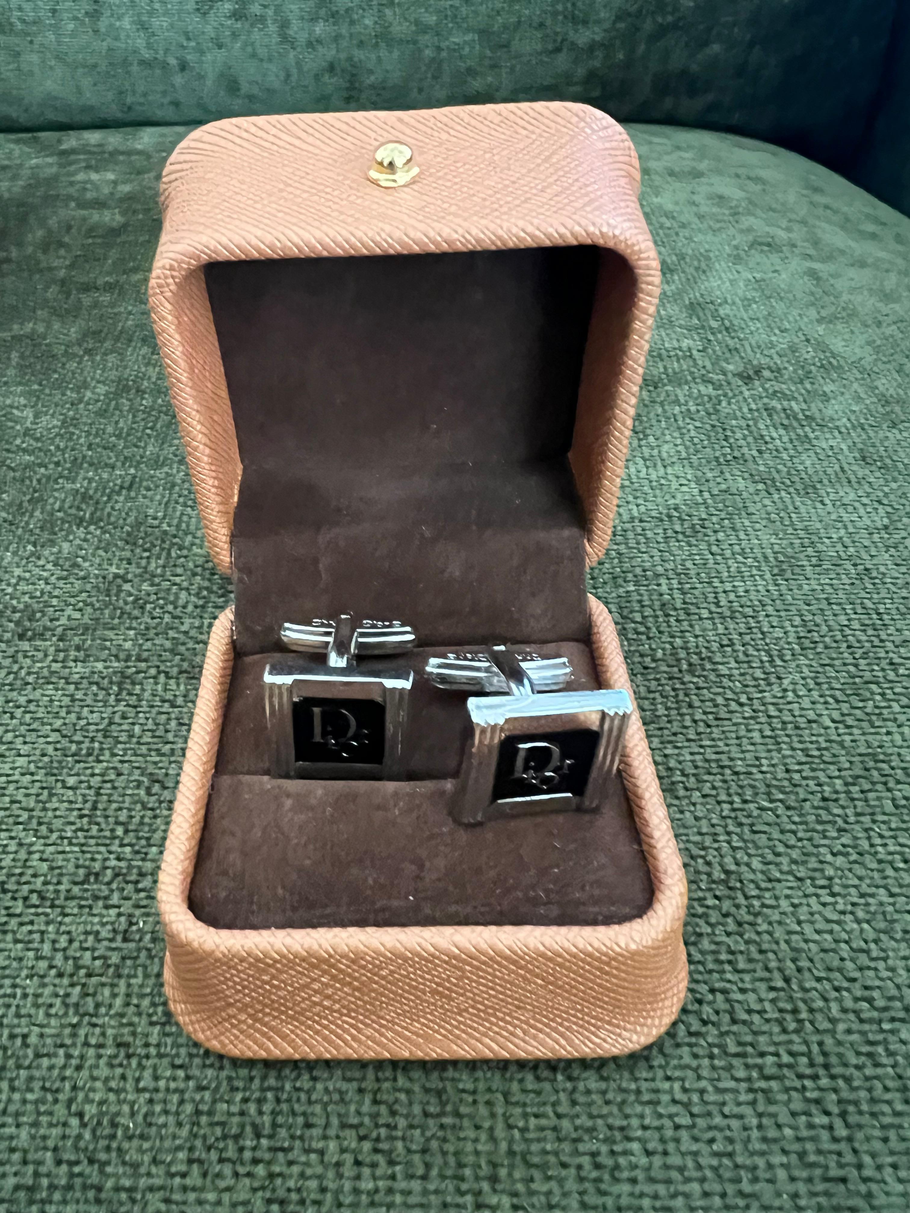 Boutons de manchette vintage Christian Dior Silver Plated Circa 1970 In Bochic Case en vente 4