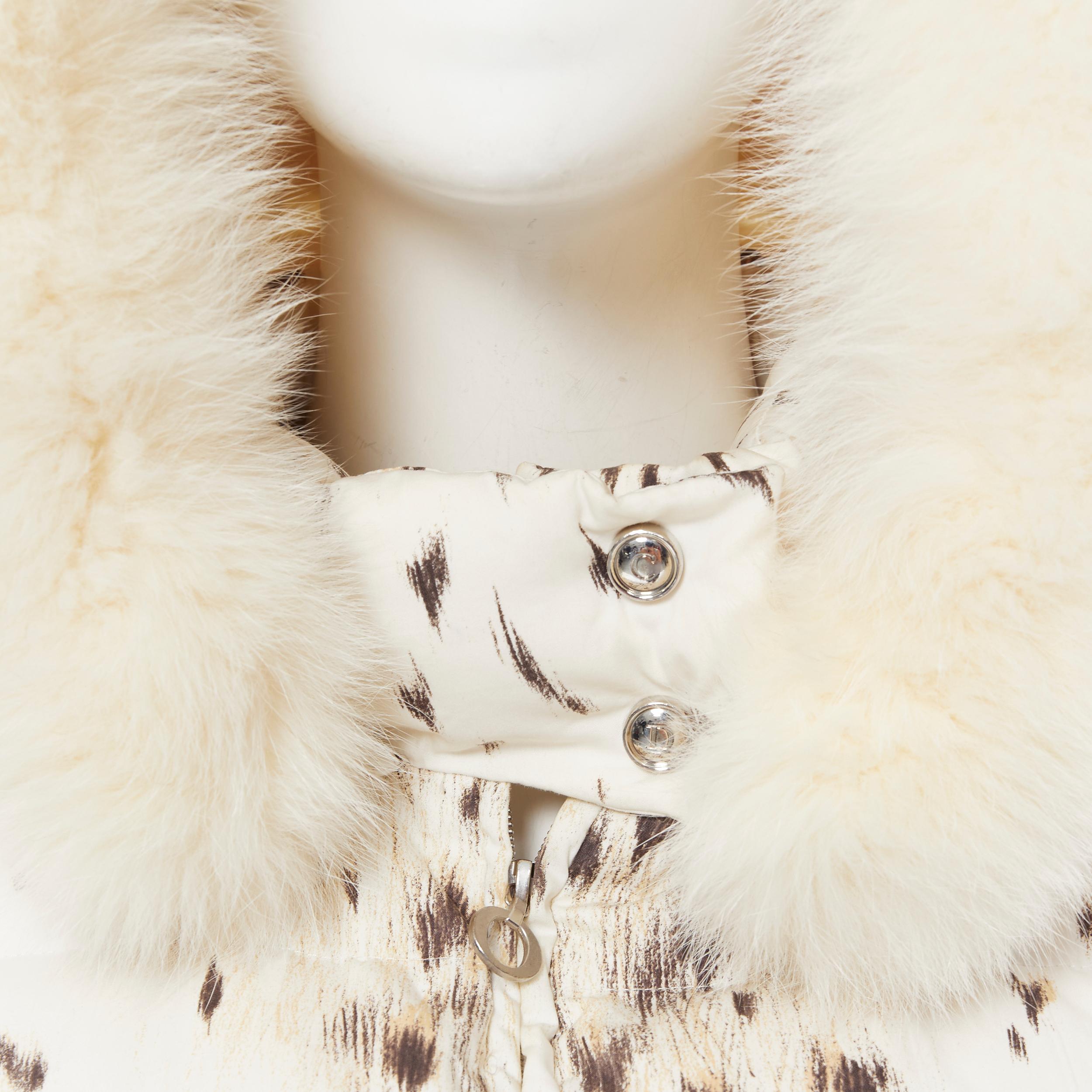 vintage CHRISTIAN DIOR snow leopard print fox fur trim hooded puffer jacket M 
Reference: TGAS/B01037 
Brand: Christian Dior 
Designer: John Galliano 
Material: Cotton 
Color: White 
Pattern: Leopard 
Closure: Zip 
Extra Detail: Genuine fox fur