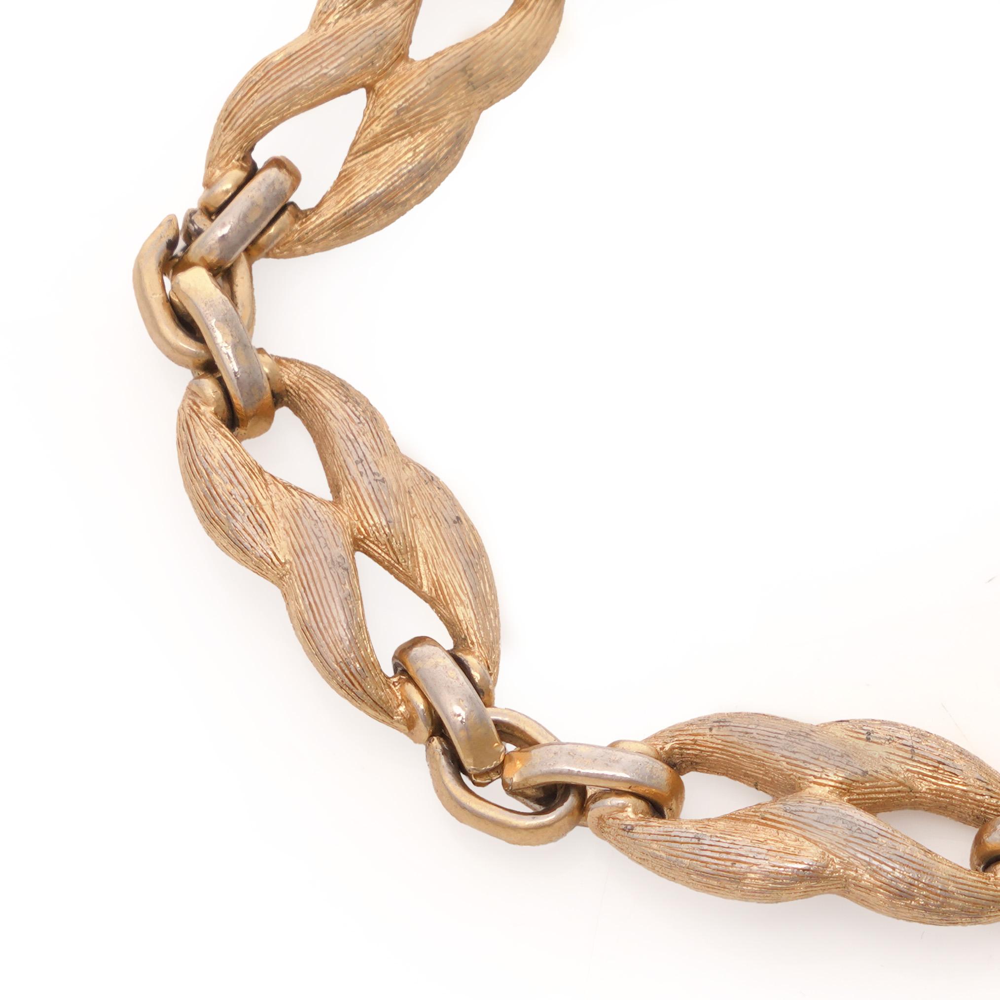 Pulsera vintage Christian Dior de eslabones de cadena con textura y cierre CD, años 60 en Bueno estado para la venta en Braintree, GB