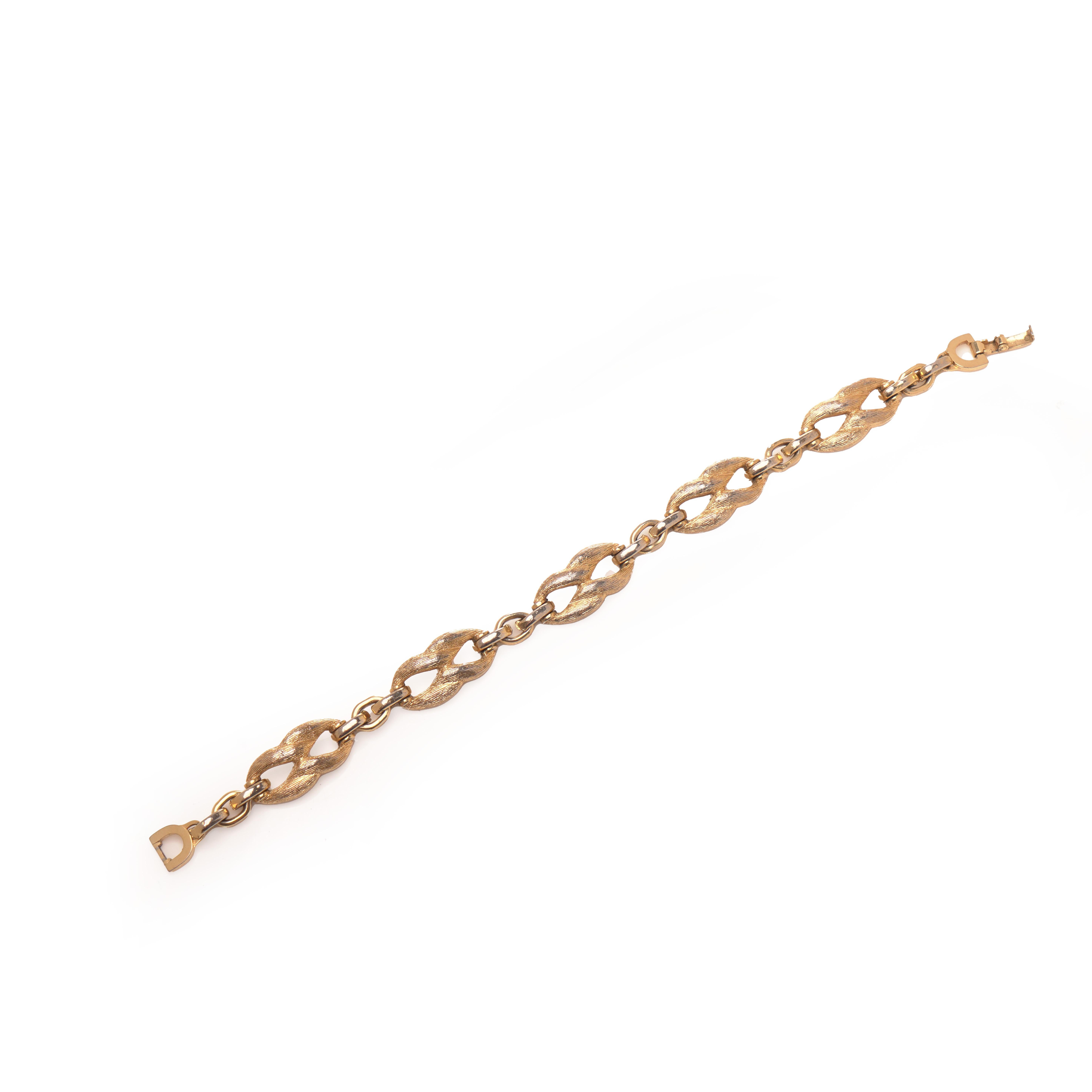 De las mujeres Pulsera vintage Christian Dior de eslabones de cadena con textura y cierre CD, años 60 en venta