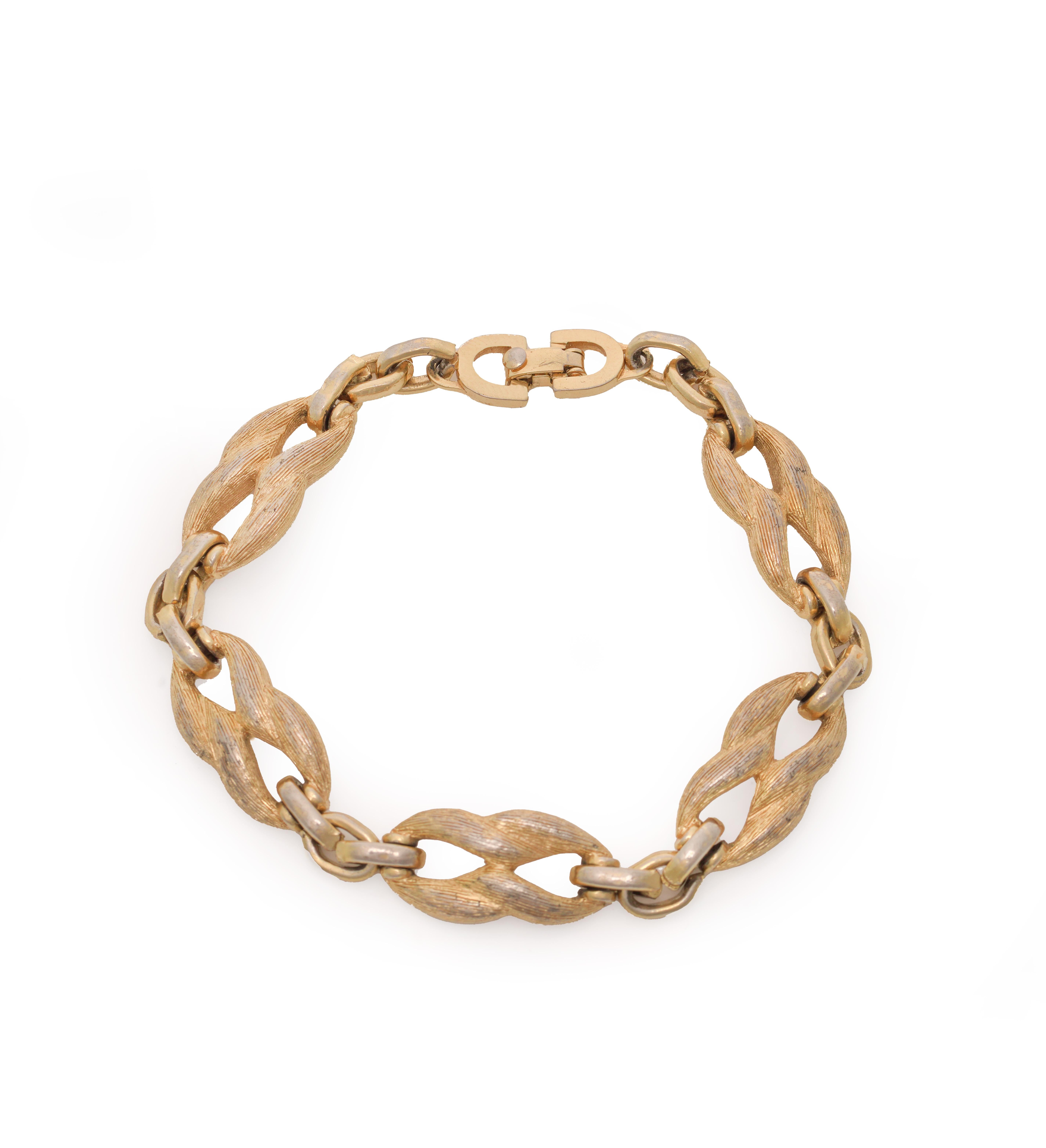 Pulsera vintage Christian Dior de eslabones de cadena con textura y cierre CD, años 60 en venta 2
