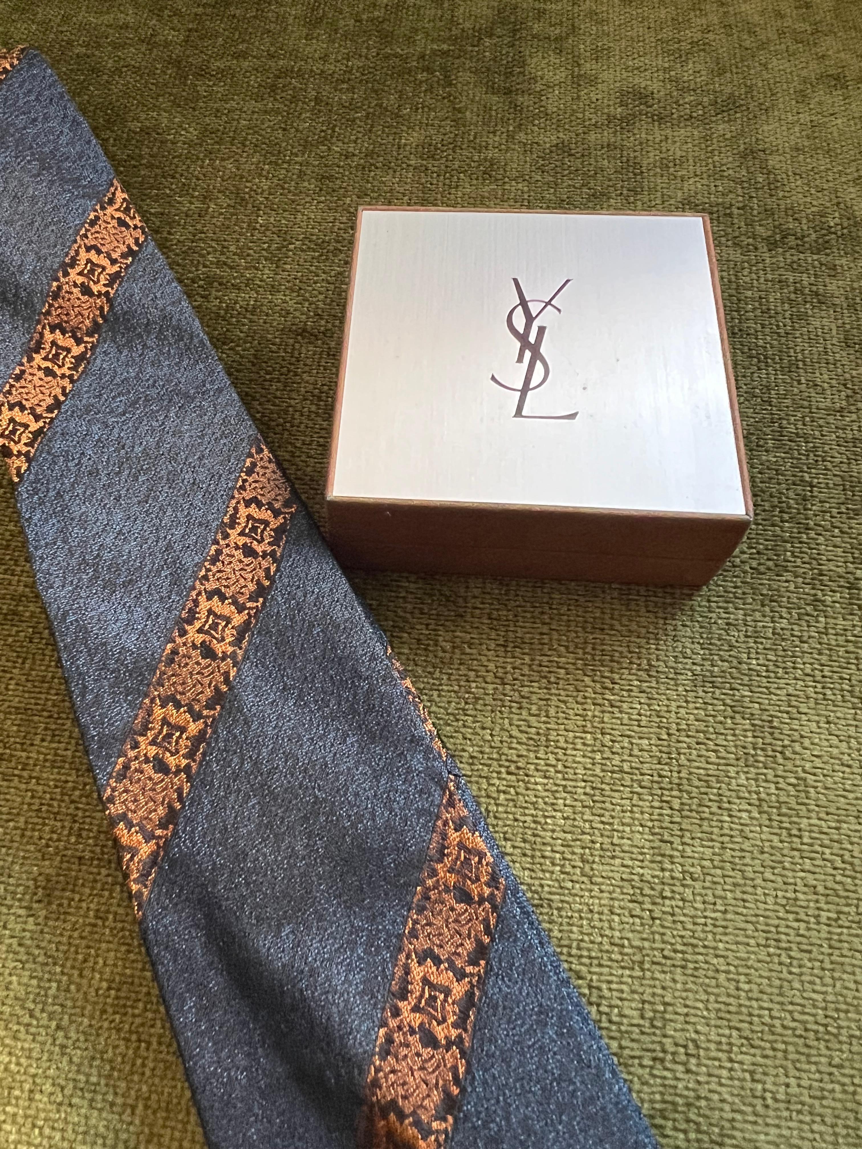 Seltene Vintage Yves Saint Krawattennadel, vergoldet & Stahl, Logo ca. 1990er Jahre im Angebot 5