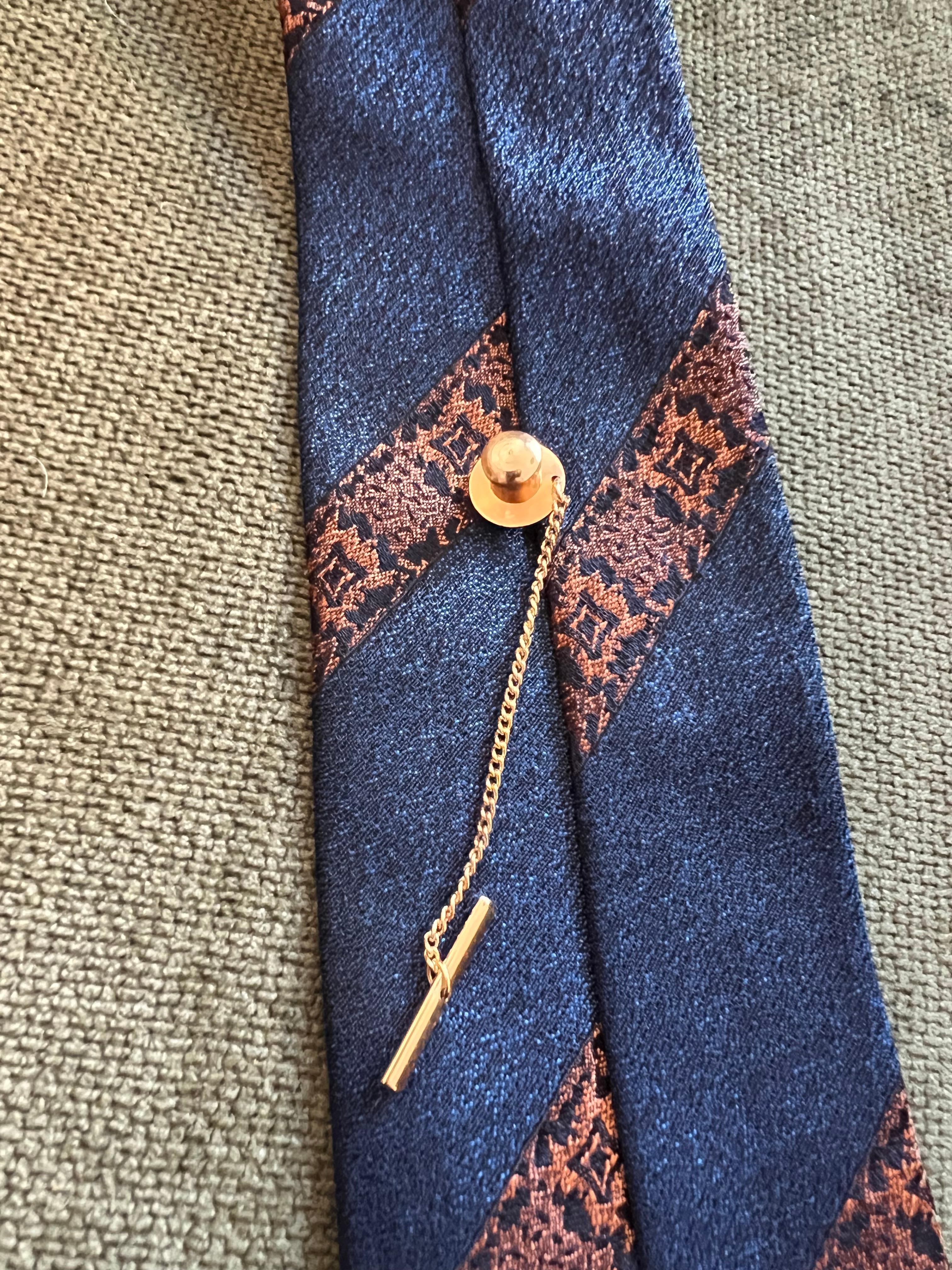 Seltene Vintage Yves Saint Krawattennadel, vergoldet & Stahl, Logo ca. 1990er Jahre im Angebot 2