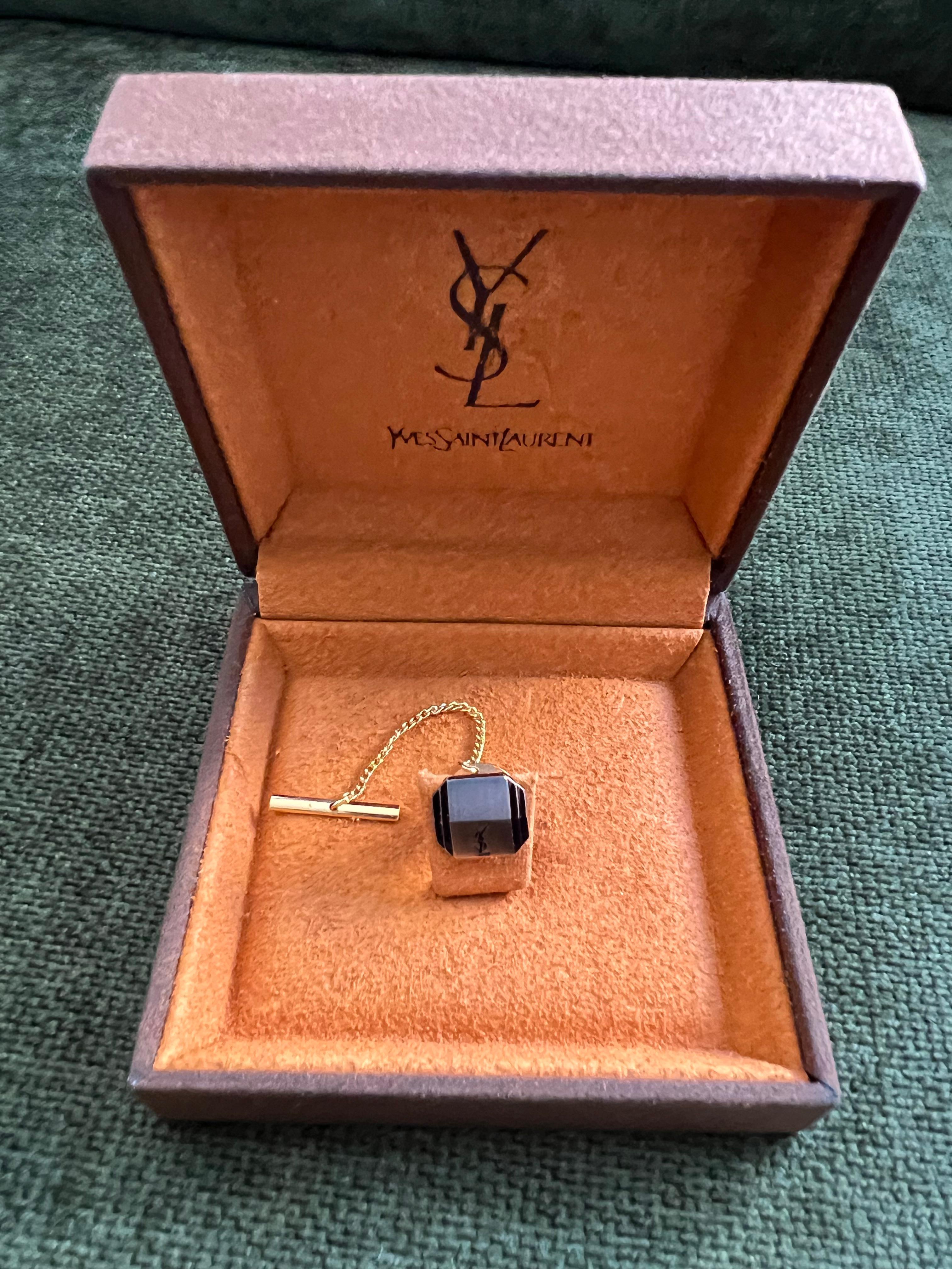 Seltene Vintage Yves Saint Krawattennadel, vergoldet & Stahl, Logo ca. 1990er Jahre im Angebot 4