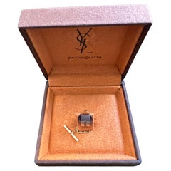 Seltene Vintage Yves Saint Krawattennadel, vergoldet & Stahl, Logo ca. 1990er Jahre