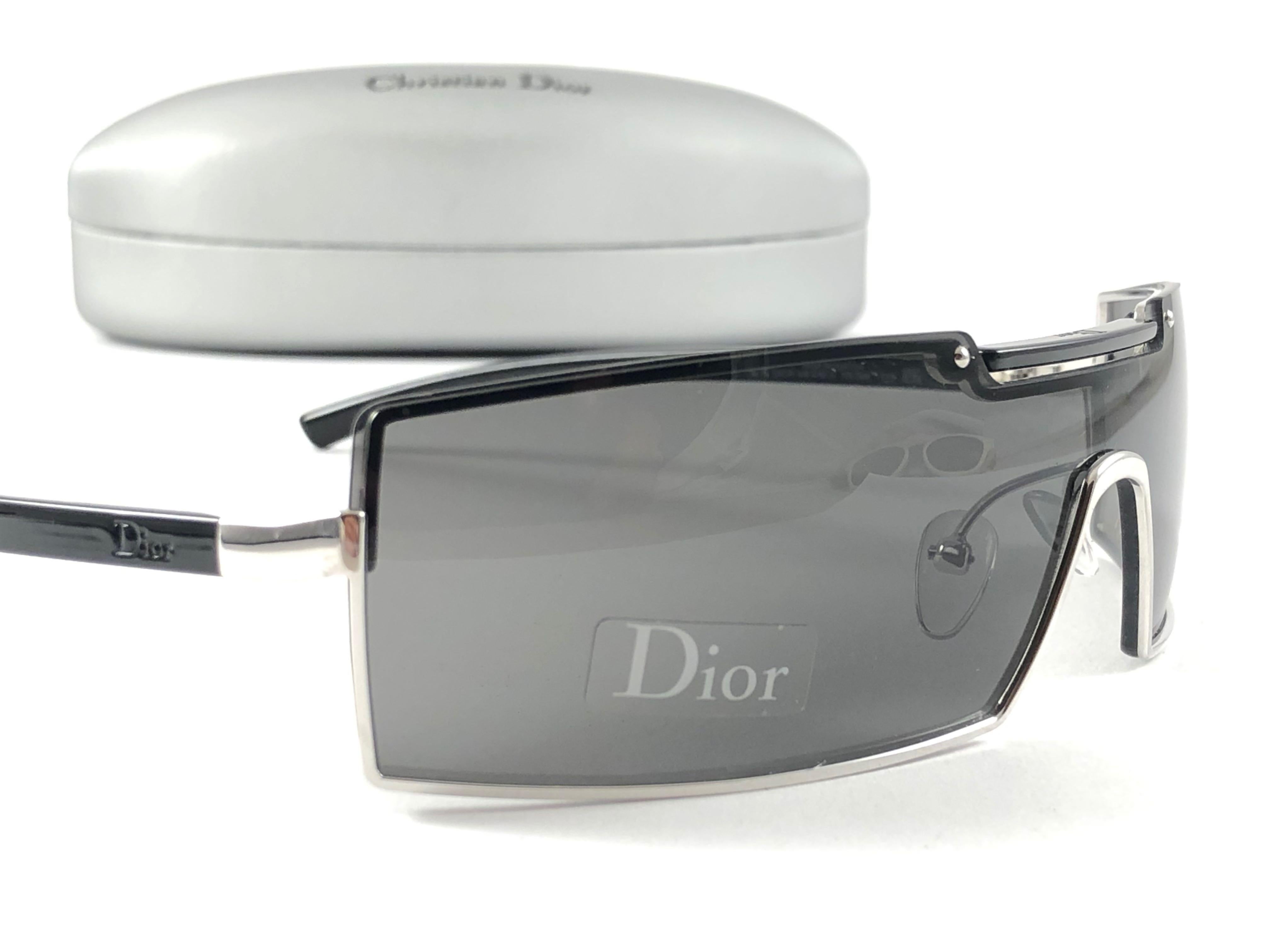 Vintage Christian Dior VIKTIM 2 Wrap Mask Black & Silver Sunglasses 2000'S Y2K In New Condition For Sale In Baleares, Baleares