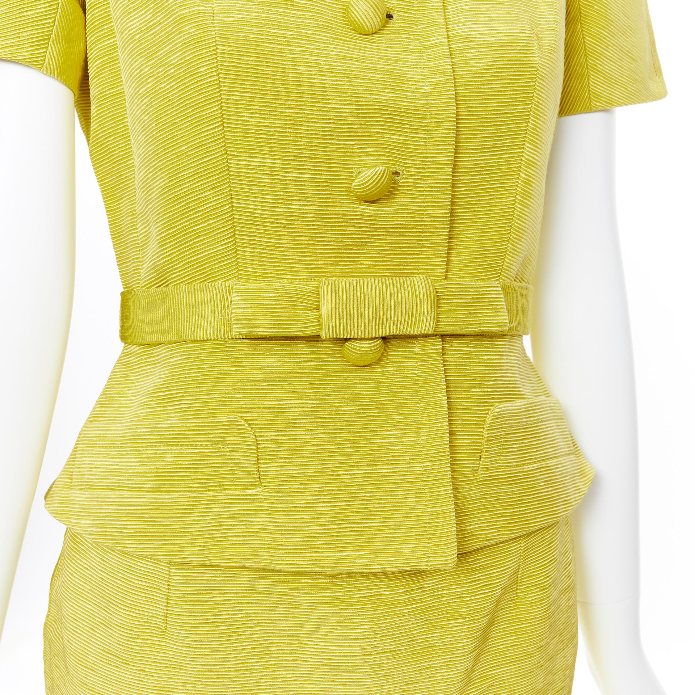 vintage CHRISTIAN DIOR yellow gold cap sleeve belted jacket skirt suit set FR38
Reference: CC/VAHI00332
Brand: Christian Dior
Material: Cotton
Color: Gold
Pattern: Solid
Closure: Zip
Extra Detail: Detachable snap button bow belt. Zip back closure on