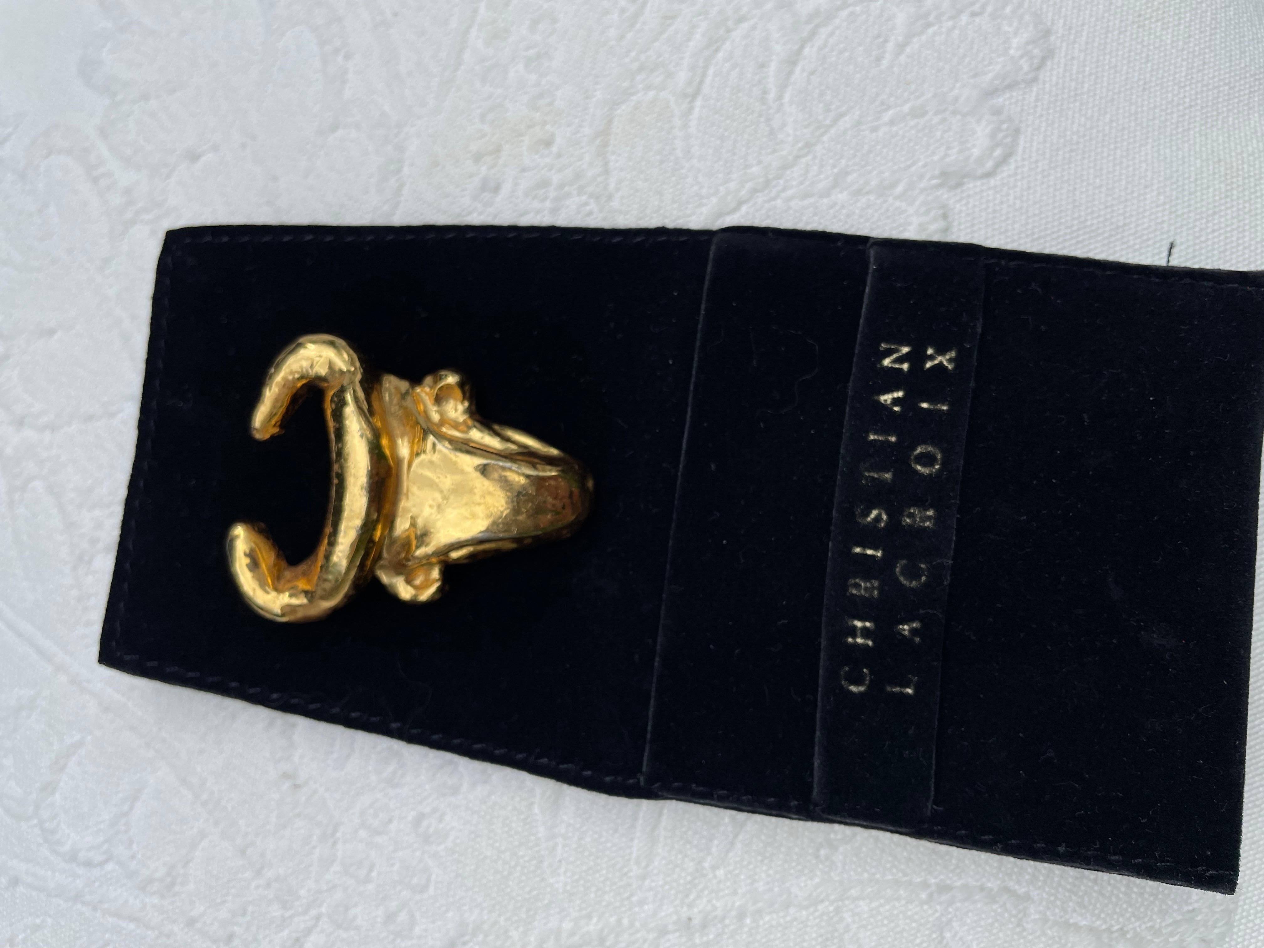 Vintage Christian La Croix brooch in golden metal depicting the head of a bull. 
Iconic for the brand. 
It shows some signs of use. 
With original dust. 
4 cm wide
5 cm high
2 cm deep